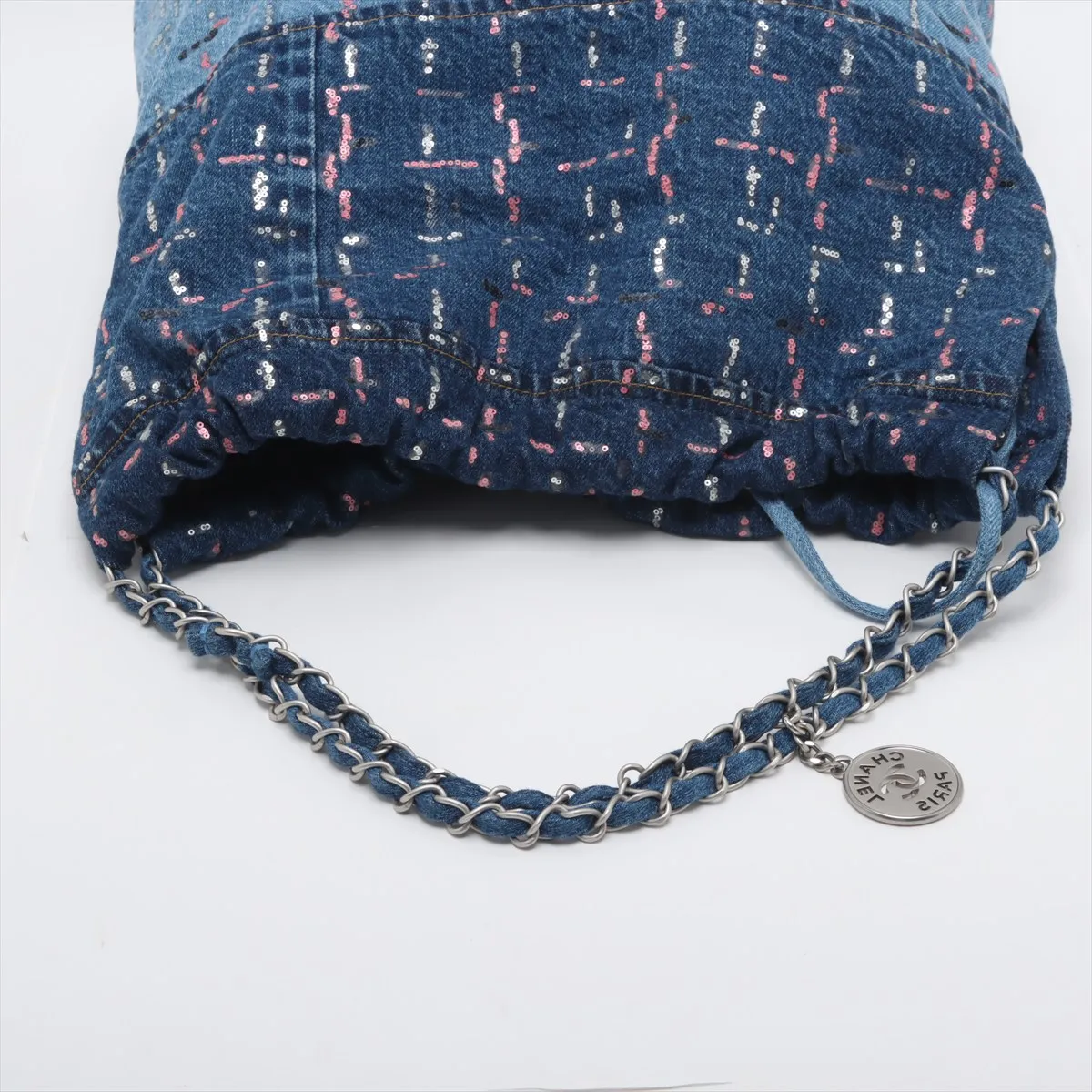 22 Denim x Sequins Chain Shoulder Bag Blue Gunmetal Hardware U3LXN741 Random Plate Decorative AS3261 — view 5