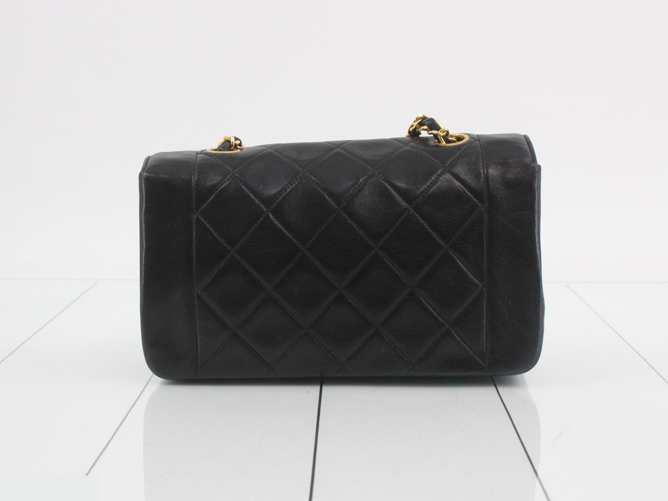 Matelassé 22 Classic Chain Shoulder Bag, Lambskin, Black, Series 2, W22 — view 2