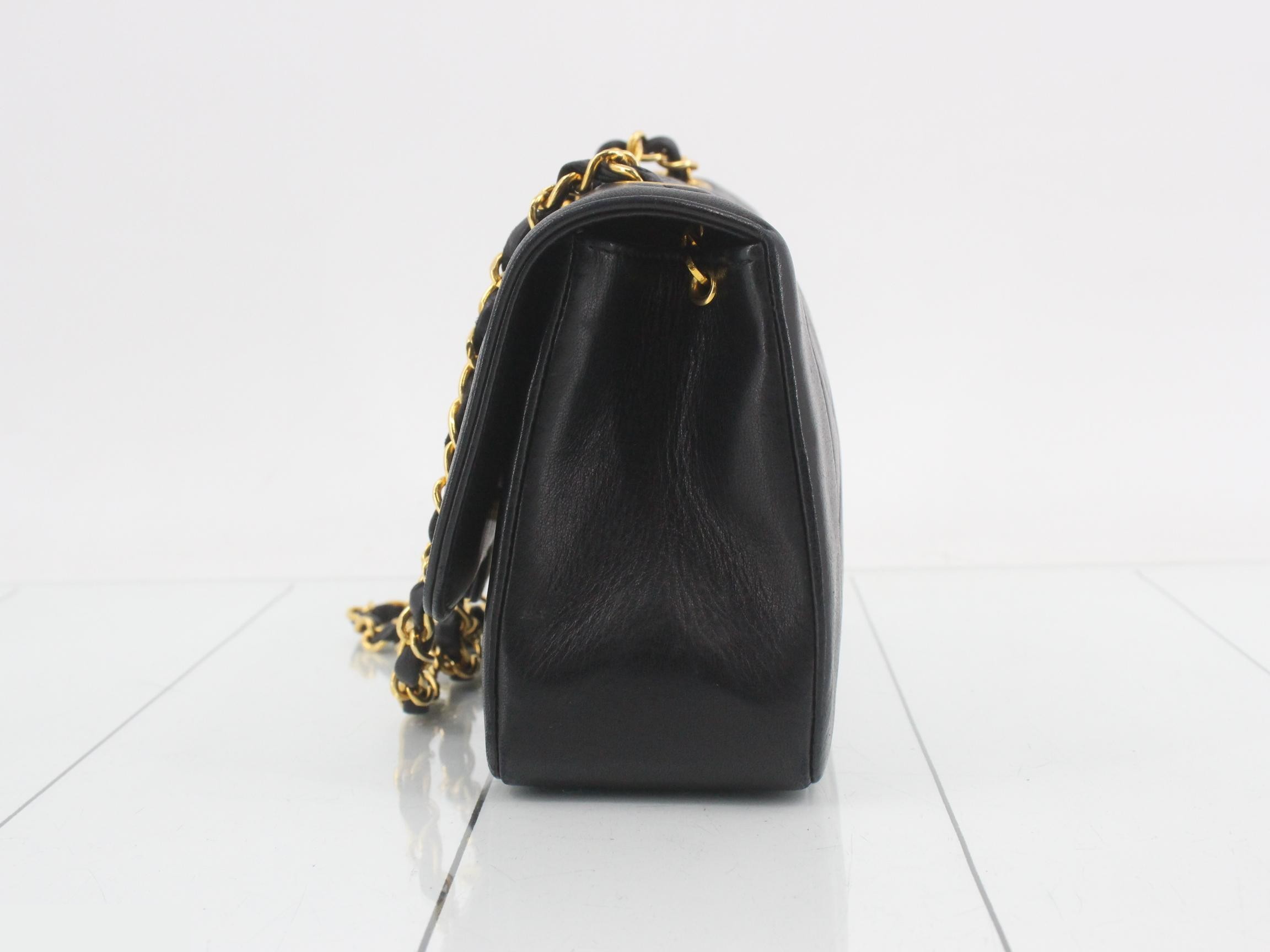 Matelassé 22 Classic Chain Shoulder Bag, Lambskin, Black, Series 2, W22 — view 3