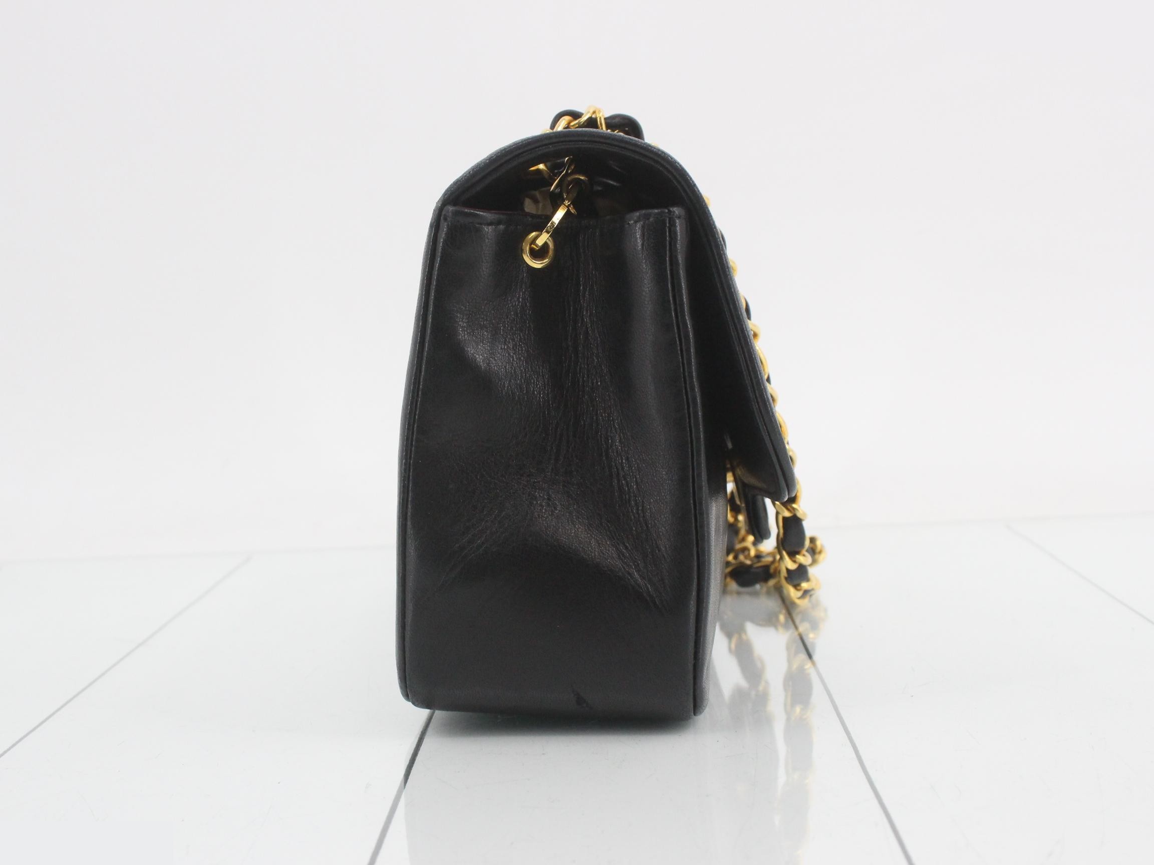 Matelassé 22 Classic Chain Shoulder Bag, Lambskin, Black, Series 2, W22 — view 4
