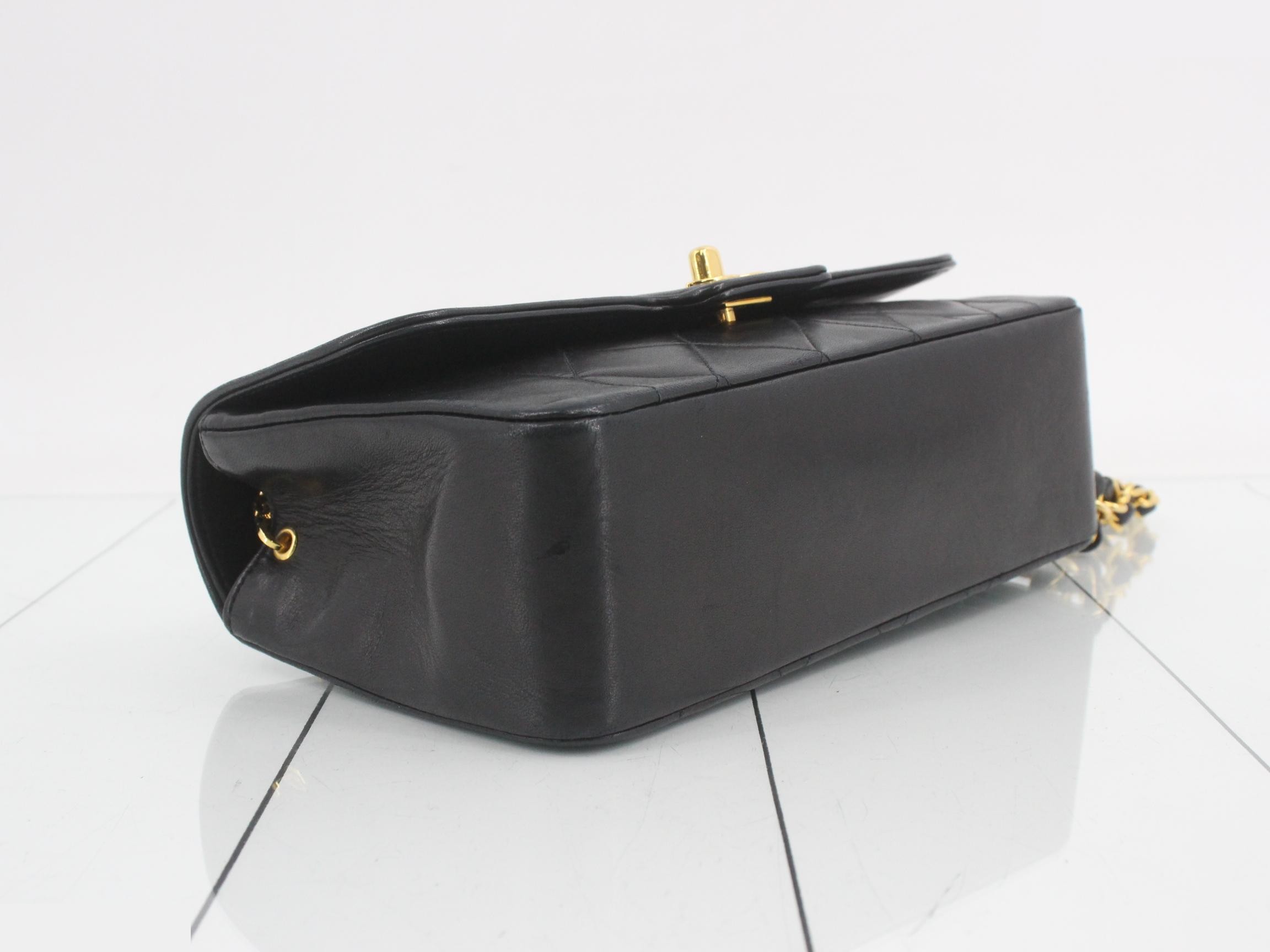 Matelassé 22 Classic Chain Shoulder Bag, Lambskin, Black, Series 2, W22 — view 5