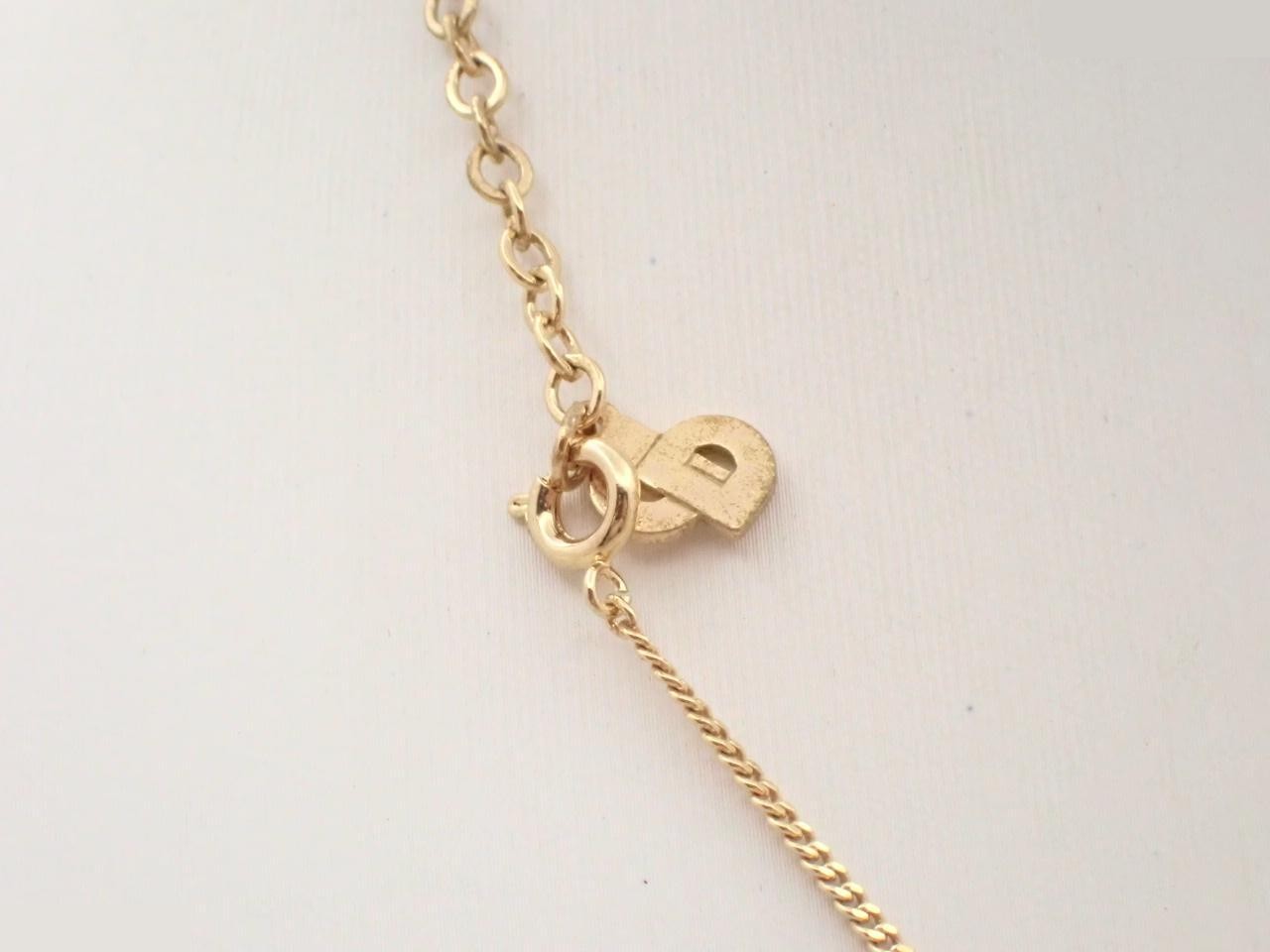 Gold necklace — view 2