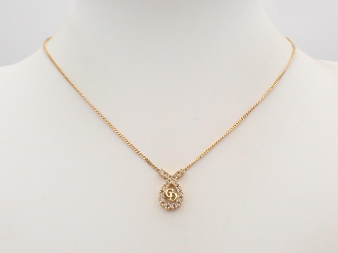 Gold necklace — view 3
