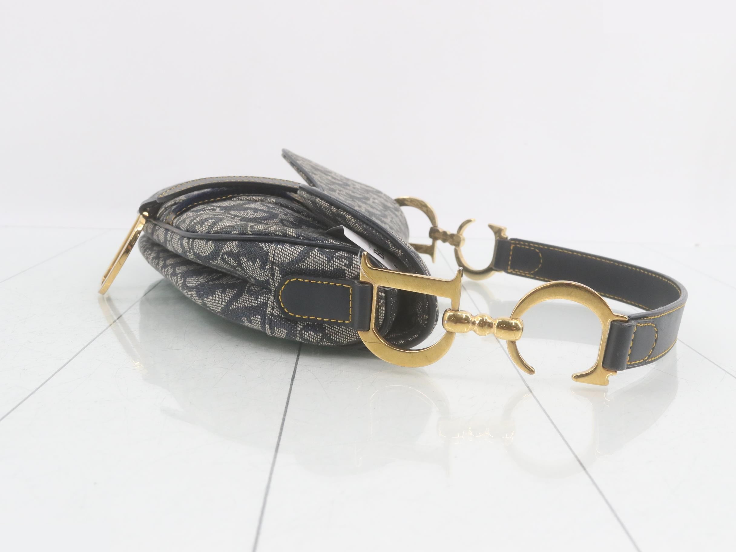 Saddle Oblique / Trotter One-Shoulder Bag — view 3