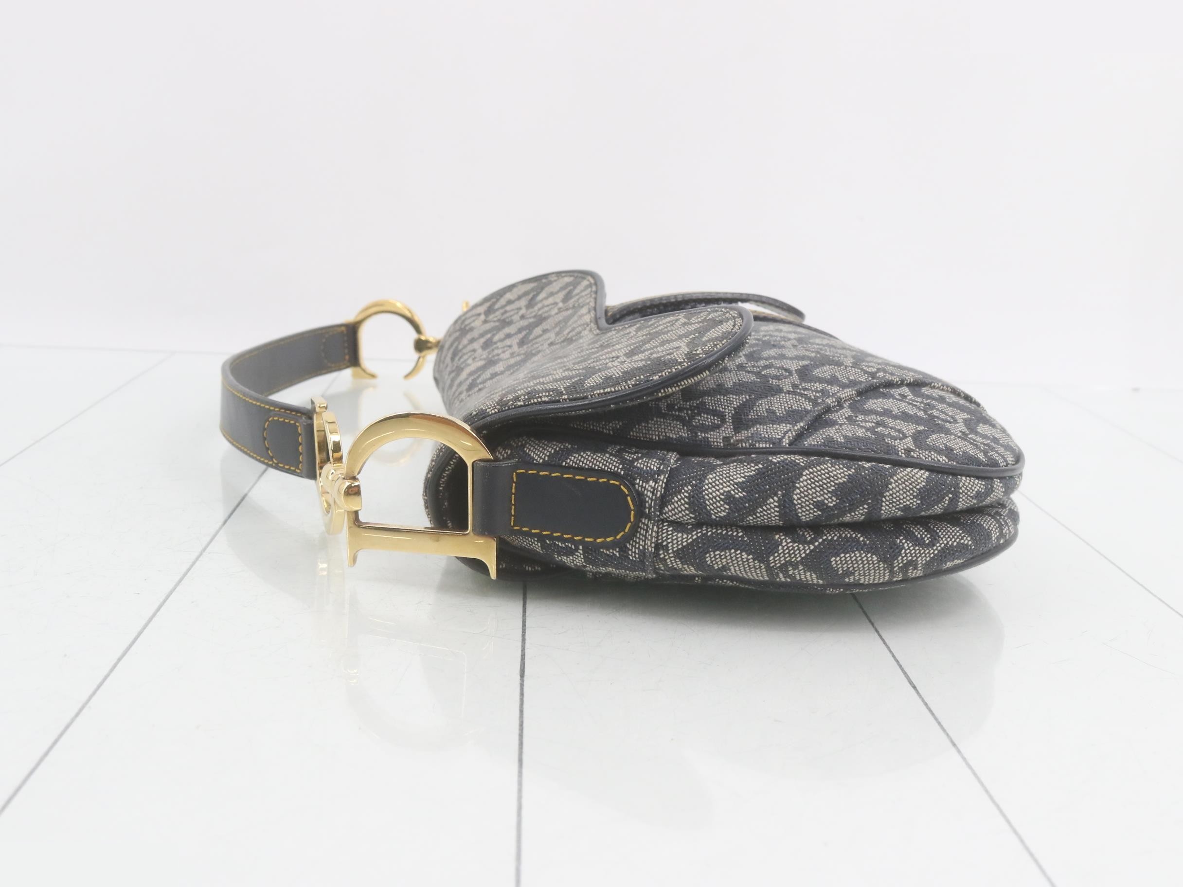 Saddle Oblique / Trotter One-Shoulder Bag — view 4