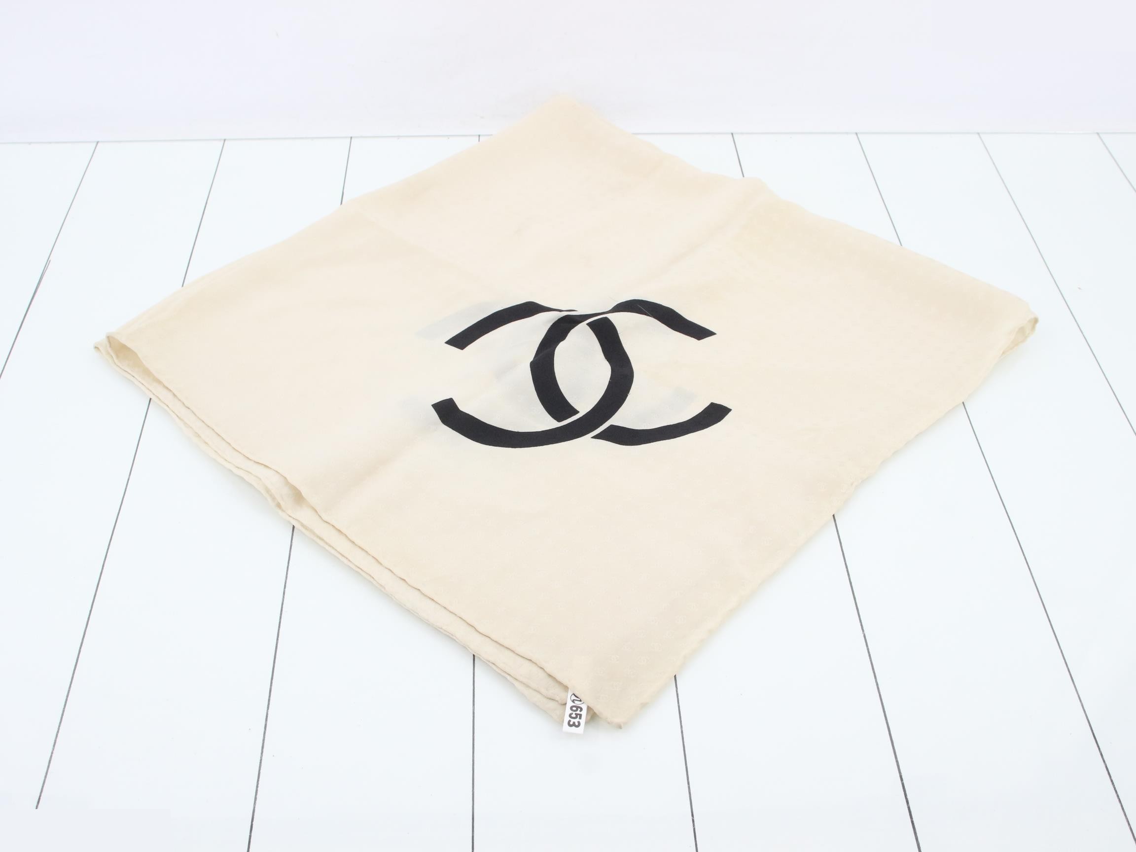 Other lines: Small items, accessories, scarves — view 2