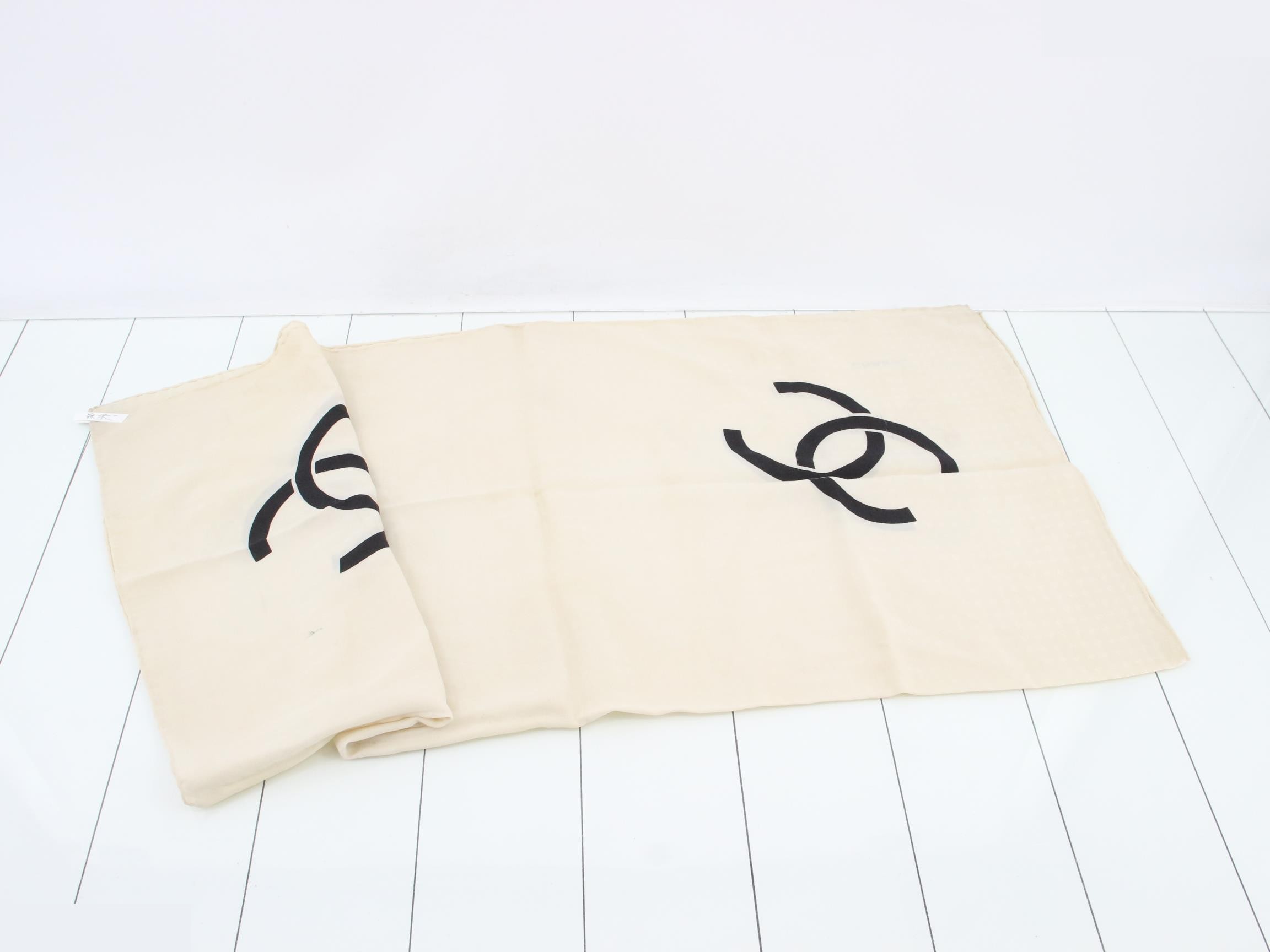 Other lines: Small items, accessories, scarves — view 3