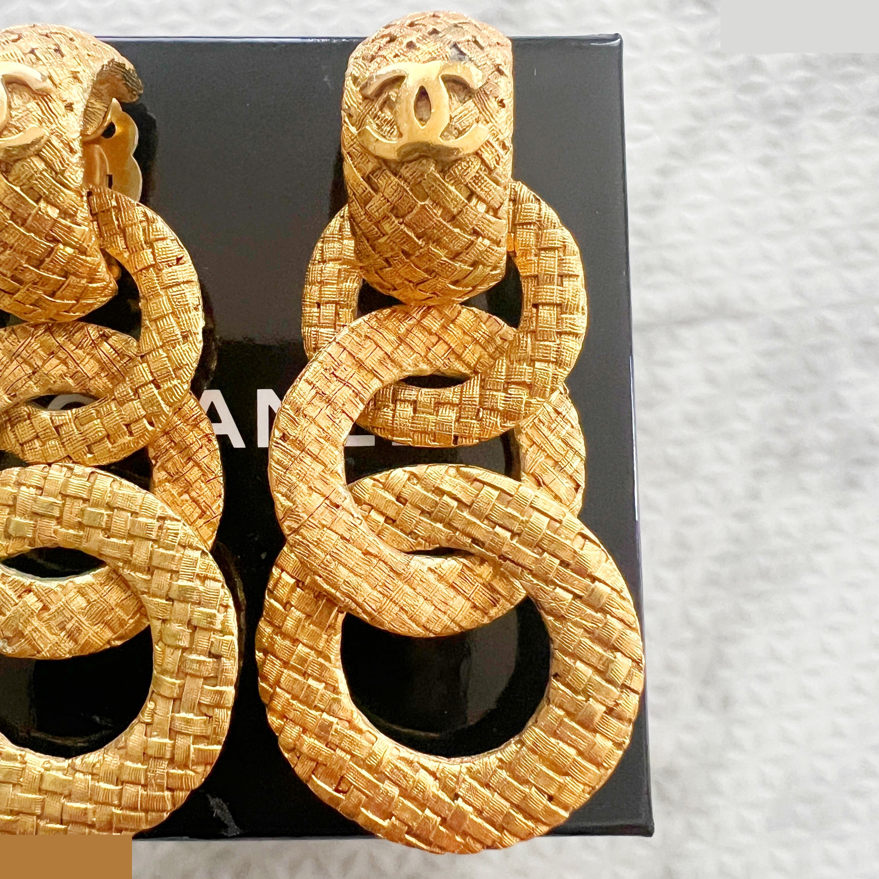 Matelassé triple ring with Coco Mark earrings — view 4