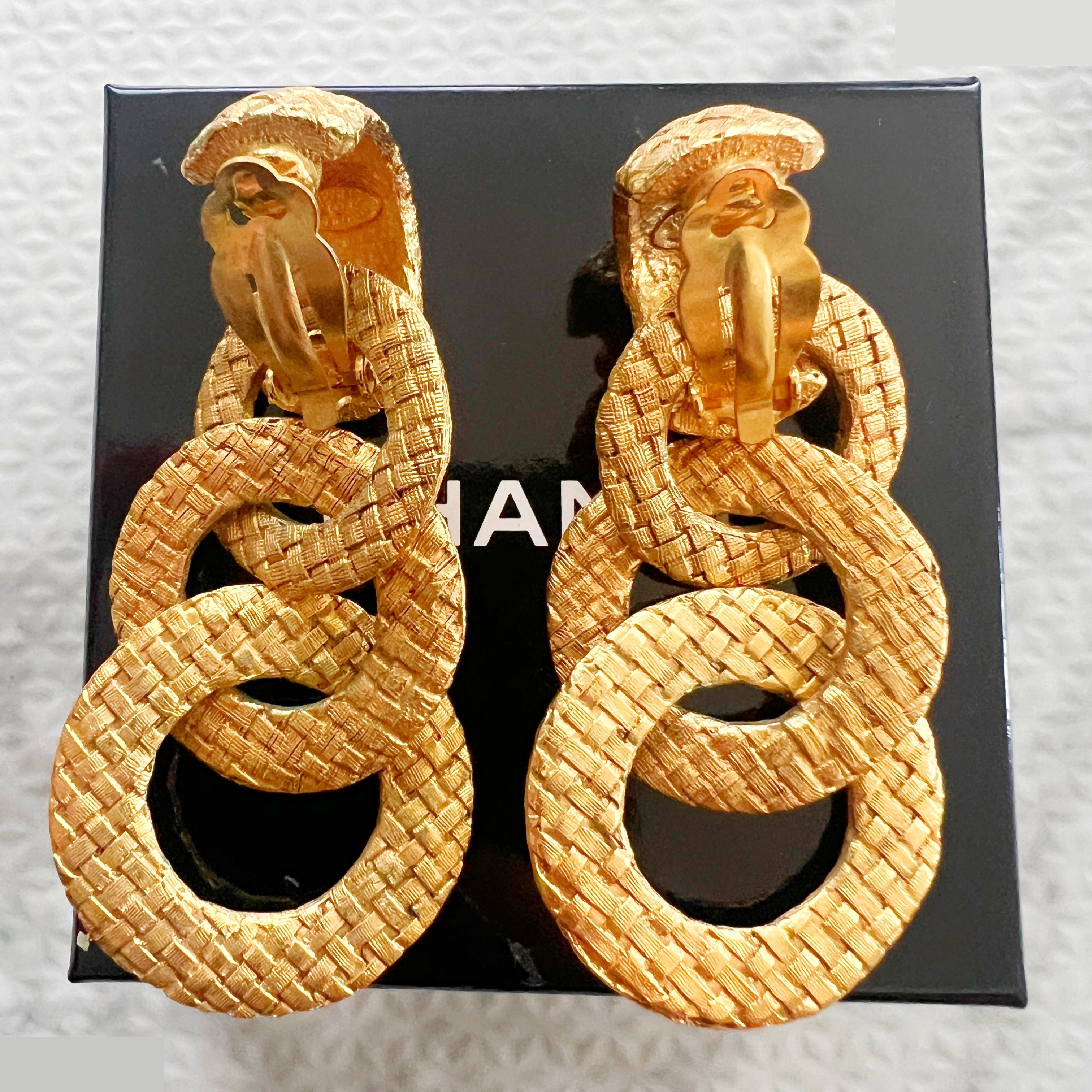 Matelassé triple ring with Coco Mark earrings — view 5
