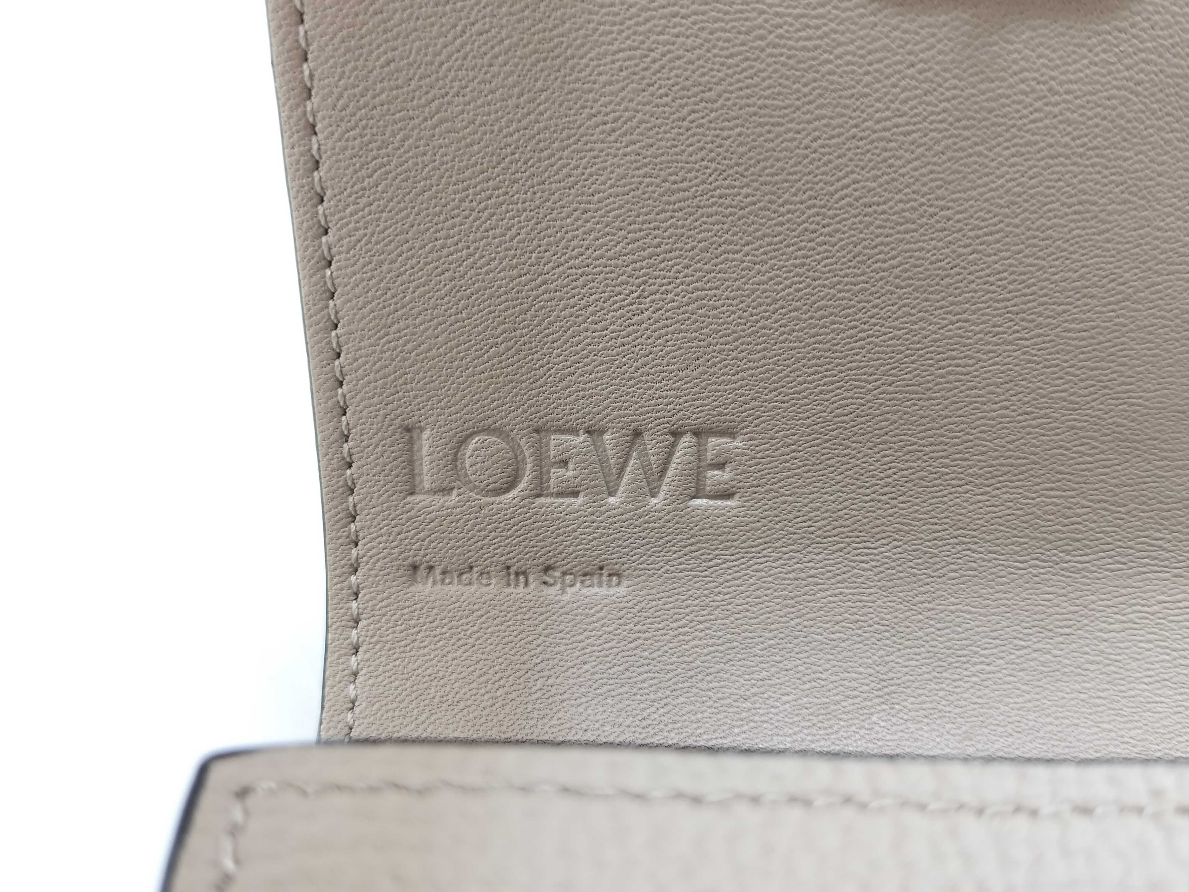 bi-fold wallet, greige, with dust bag and box. — view 13