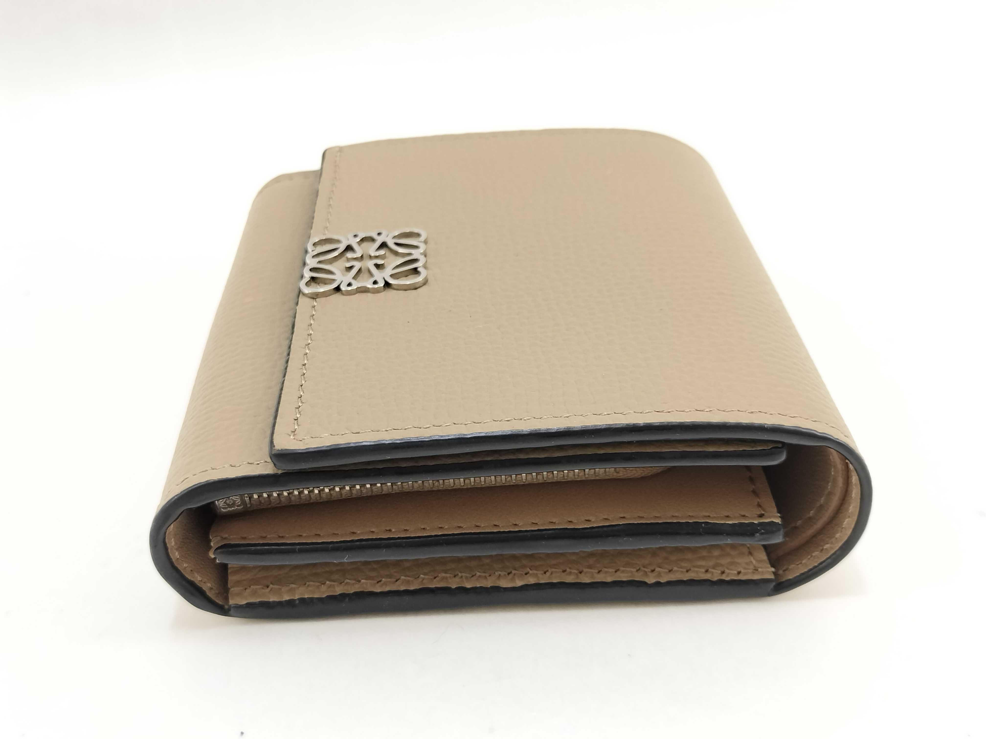 bi-fold wallet, greige, with dust bag and box. — view 3