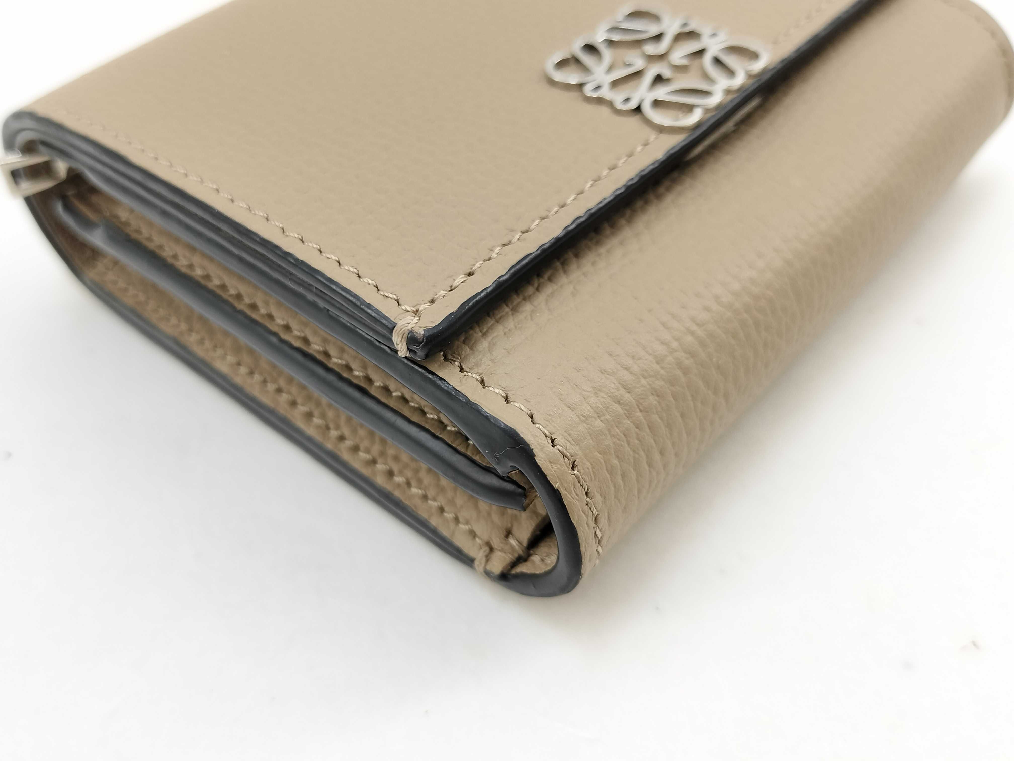 bi-fold wallet, greige, with dust bag and box. — view 6