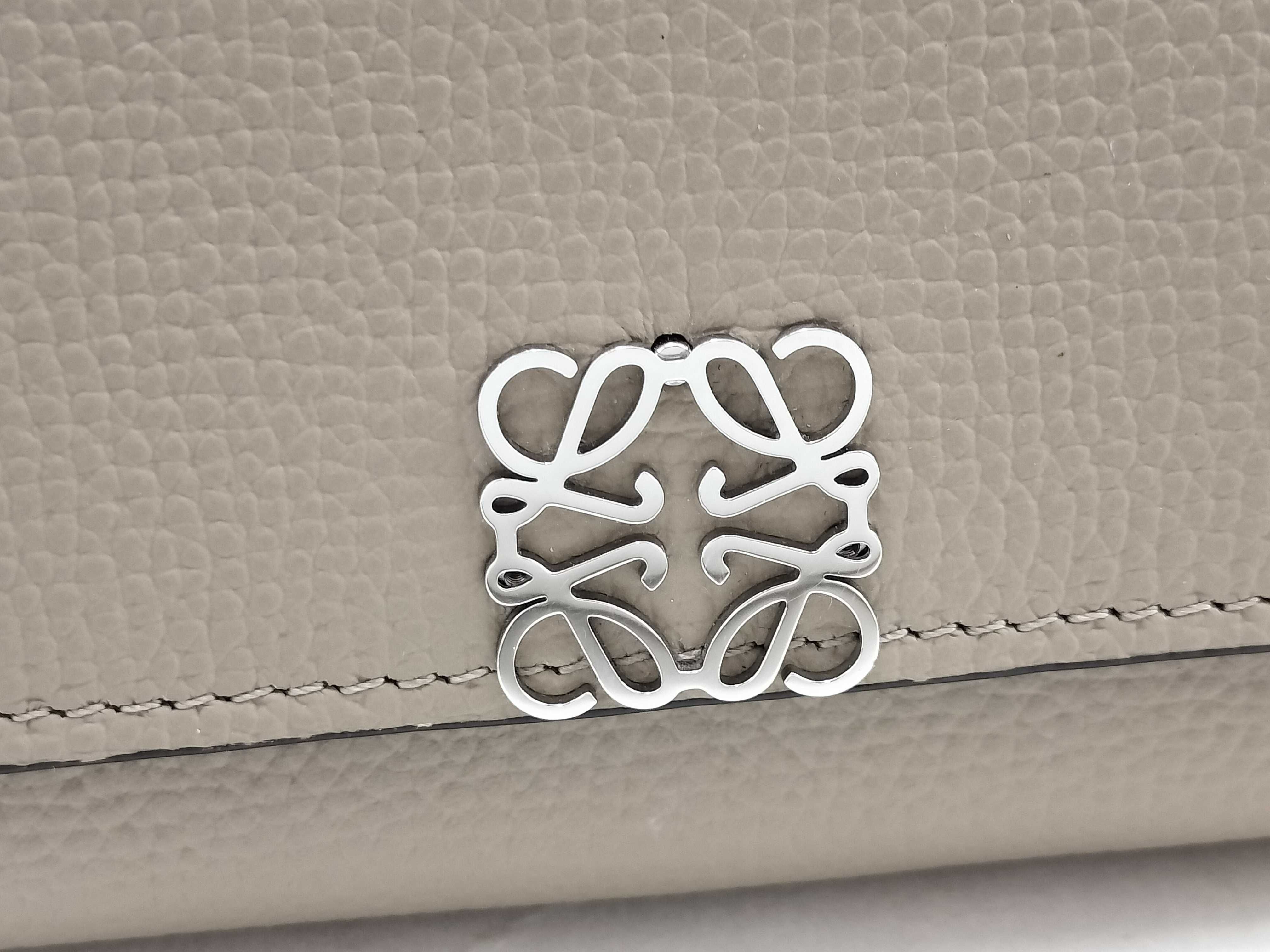 bi-fold wallet, greige, with dust bag and box. — view 8