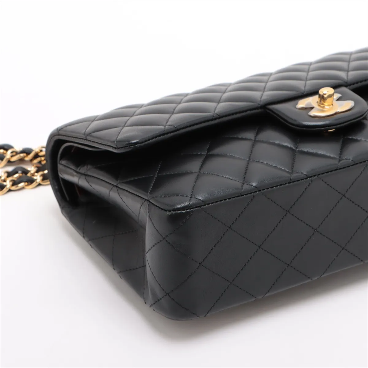 [Individually wrapped] Chanel Matelasse 25 Lambskin Double Flap Double Chain Bag Black Gold Hardware 30915323 30s A01112 — view 4