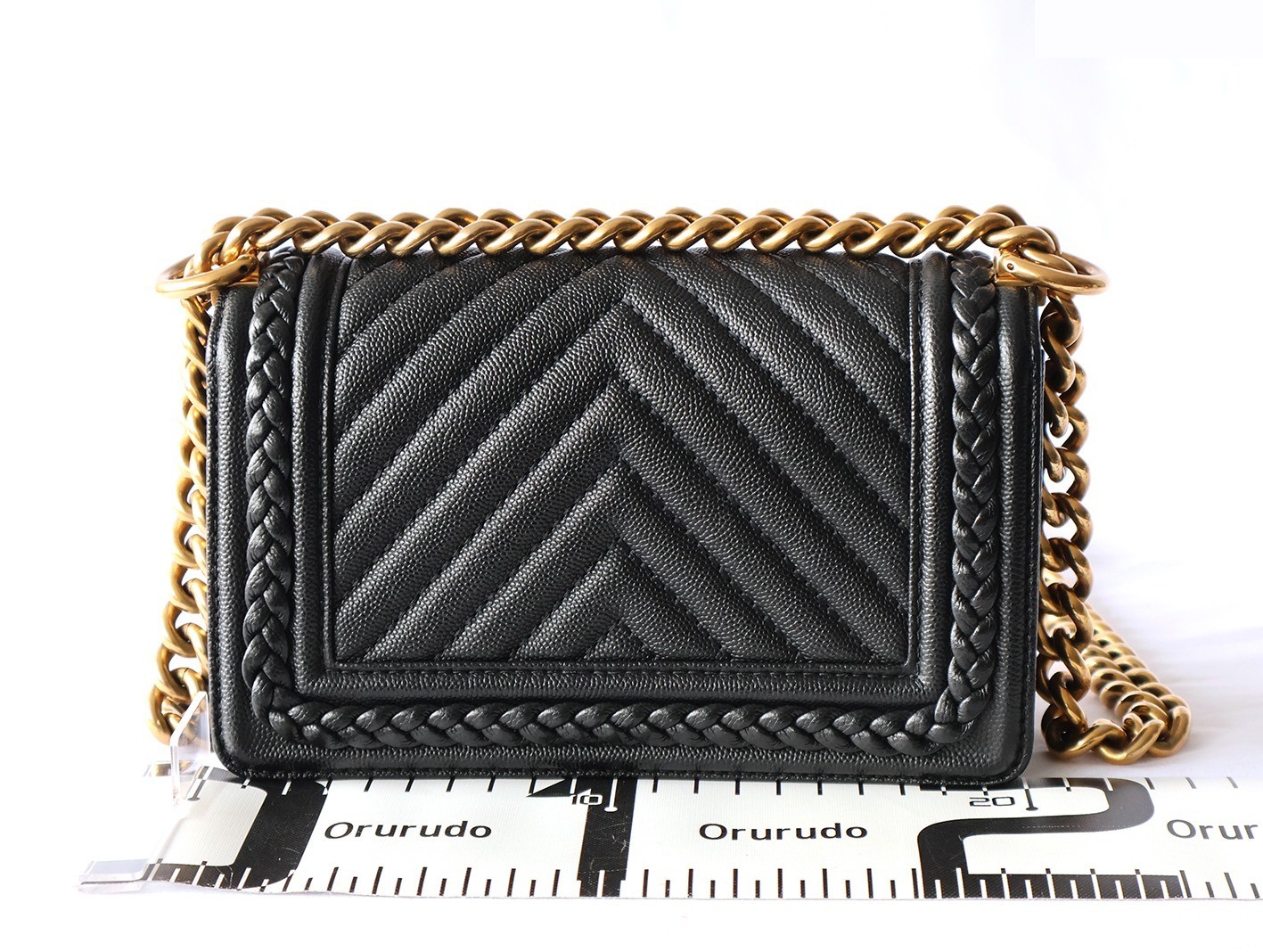 Caviar leather V-stitch Boy Chanel 20 chain shoulder bag, black — view 2