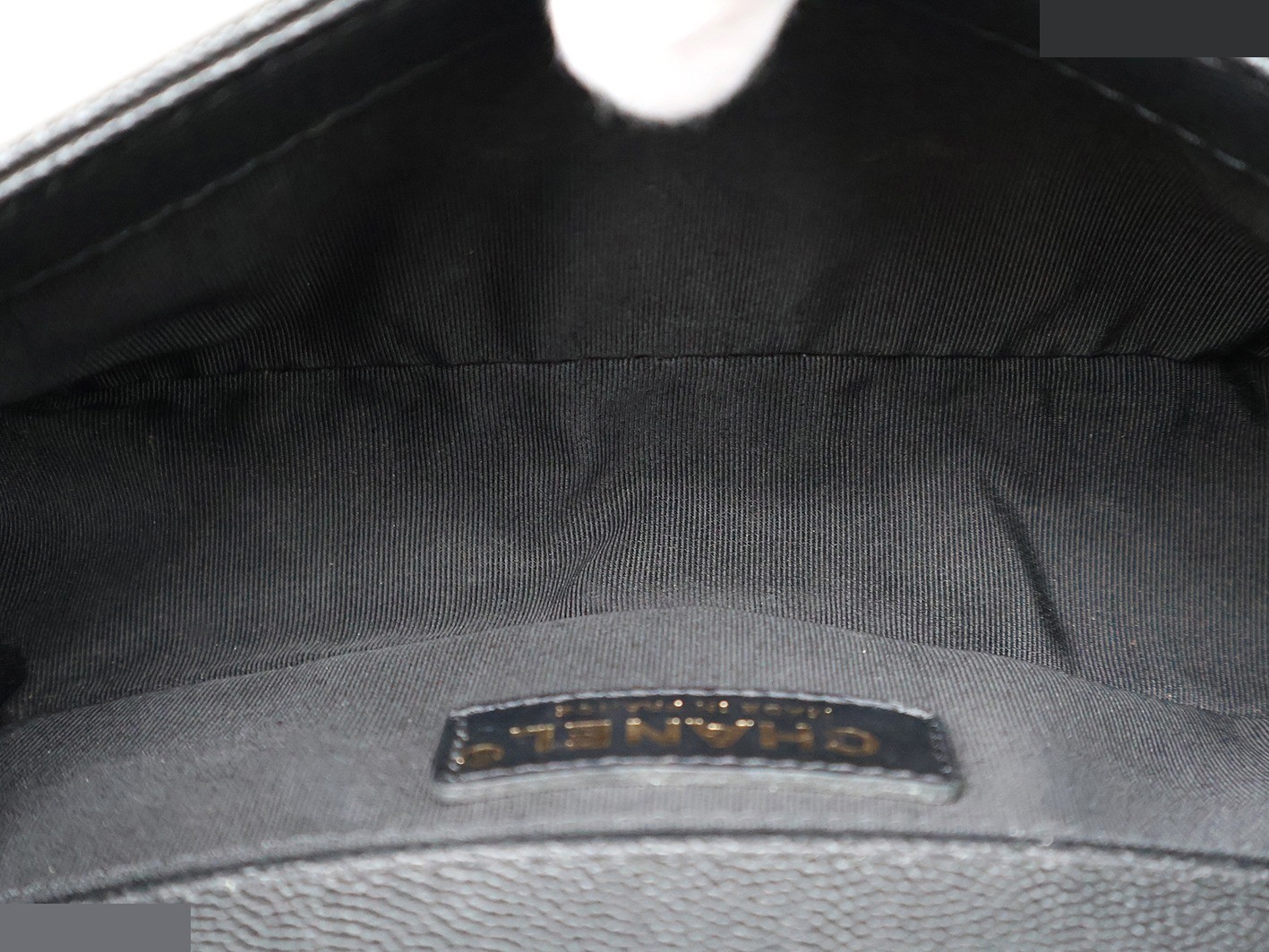 Caviar leather V-stitch Boy Chanel 20 chain shoulder bag, black — view 12