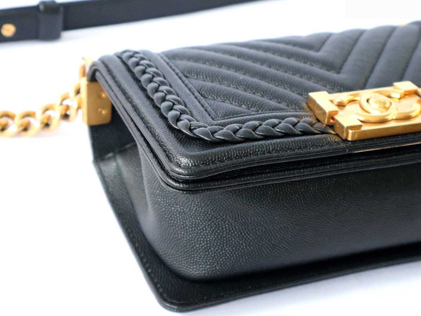 Caviar leather V-stitch Boy Chanel 20 chain shoulder bag, black — view 3