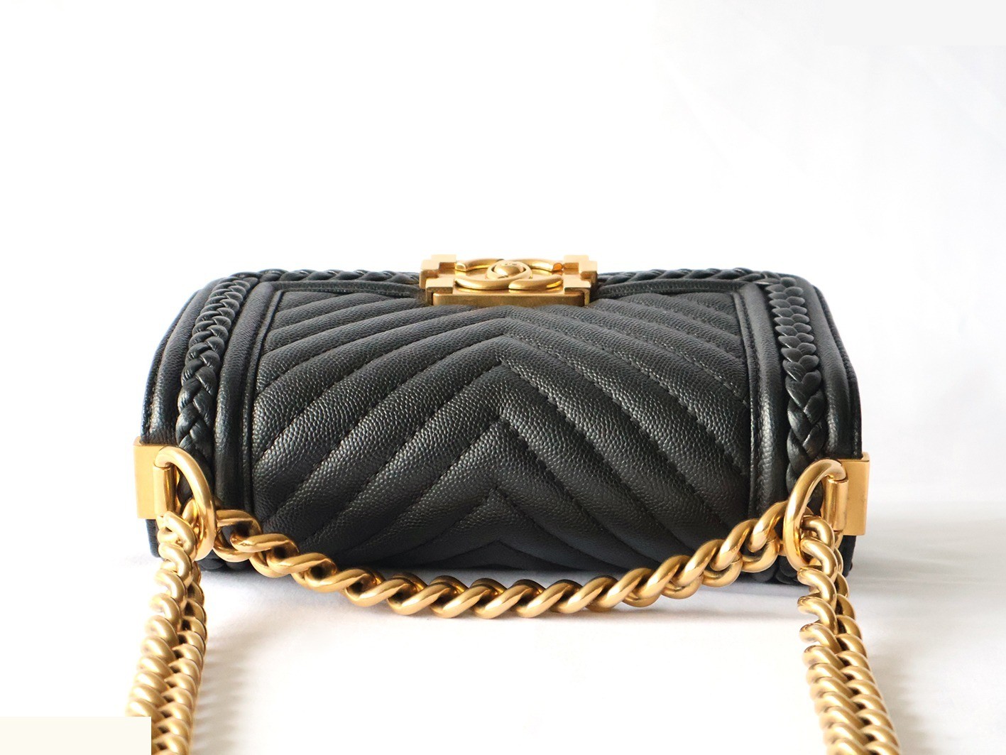 Caviar leather V-stitch Boy Chanel 20 chain shoulder bag, black — view 7