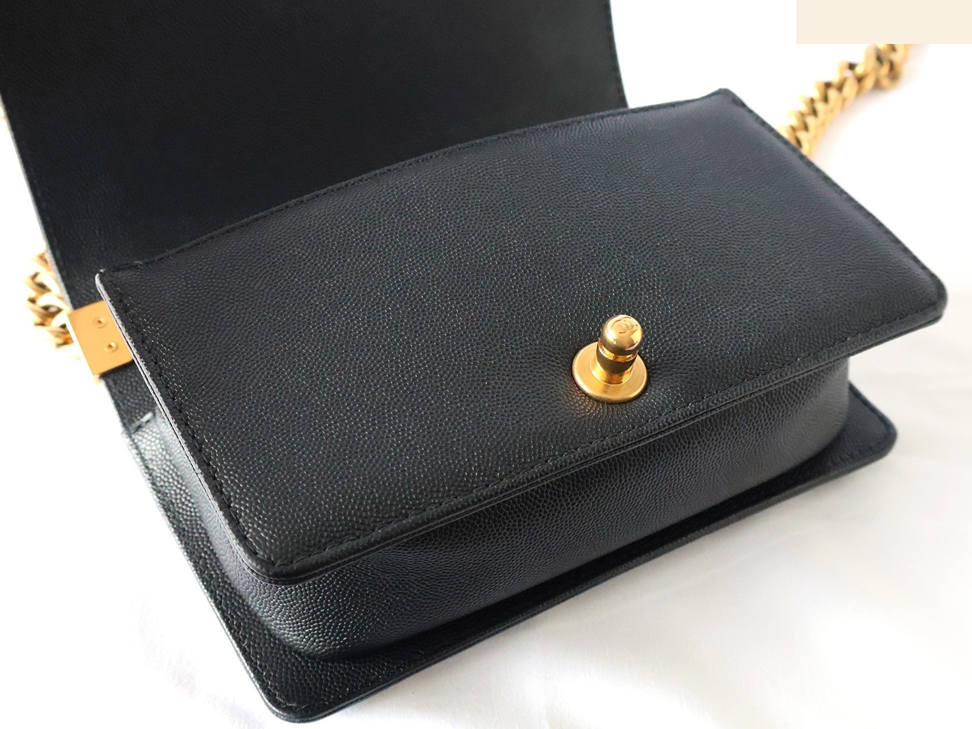Caviar leather V-stitch Boy Chanel 20 chain shoulder bag, black — view 8