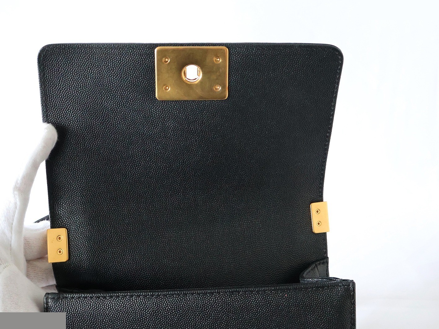 Caviar leather V-stitch Boy Chanel 20 chain shoulder bag, black — view 9