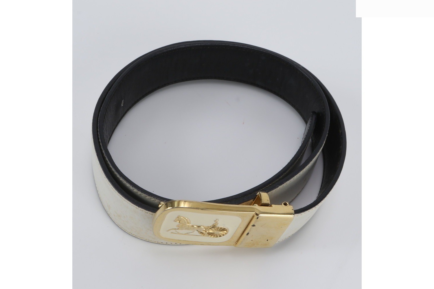 Carriage-style metal fittings, leather, reversible belt, 2-way, gold buckle — view 2