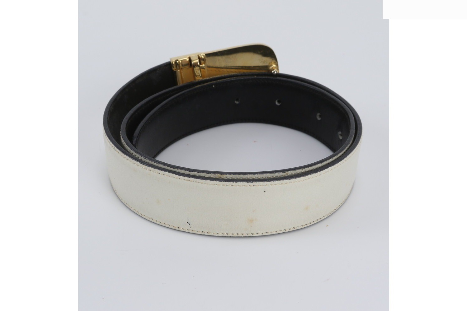 Carriage-style metal fittings, leather, reversible belt, 2-way, gold buckle — view 3