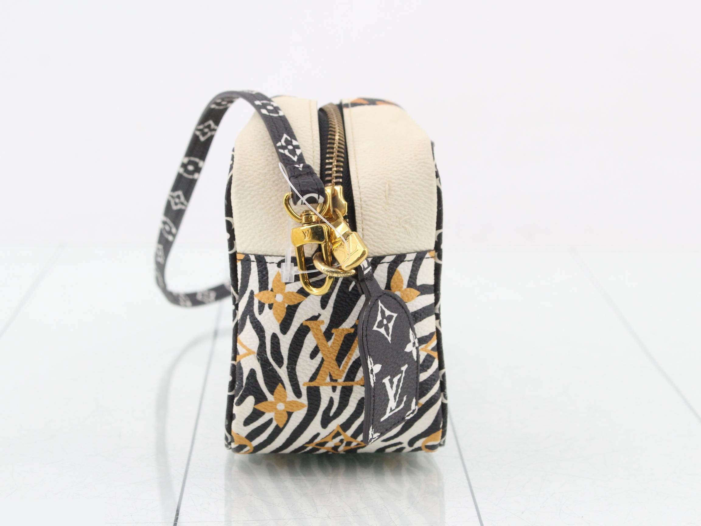 Monogram Jungle Beach Pouch Shoulder Pouch — view 4