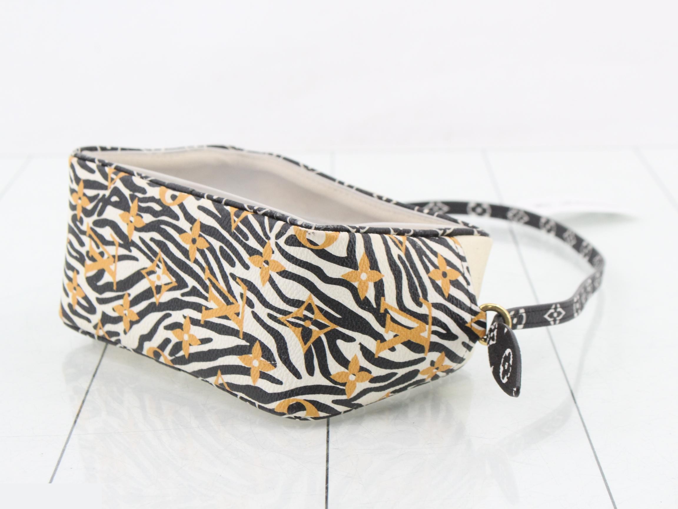 Monogram Jungle Beach Pouch Shoulder Pouch — view 6
