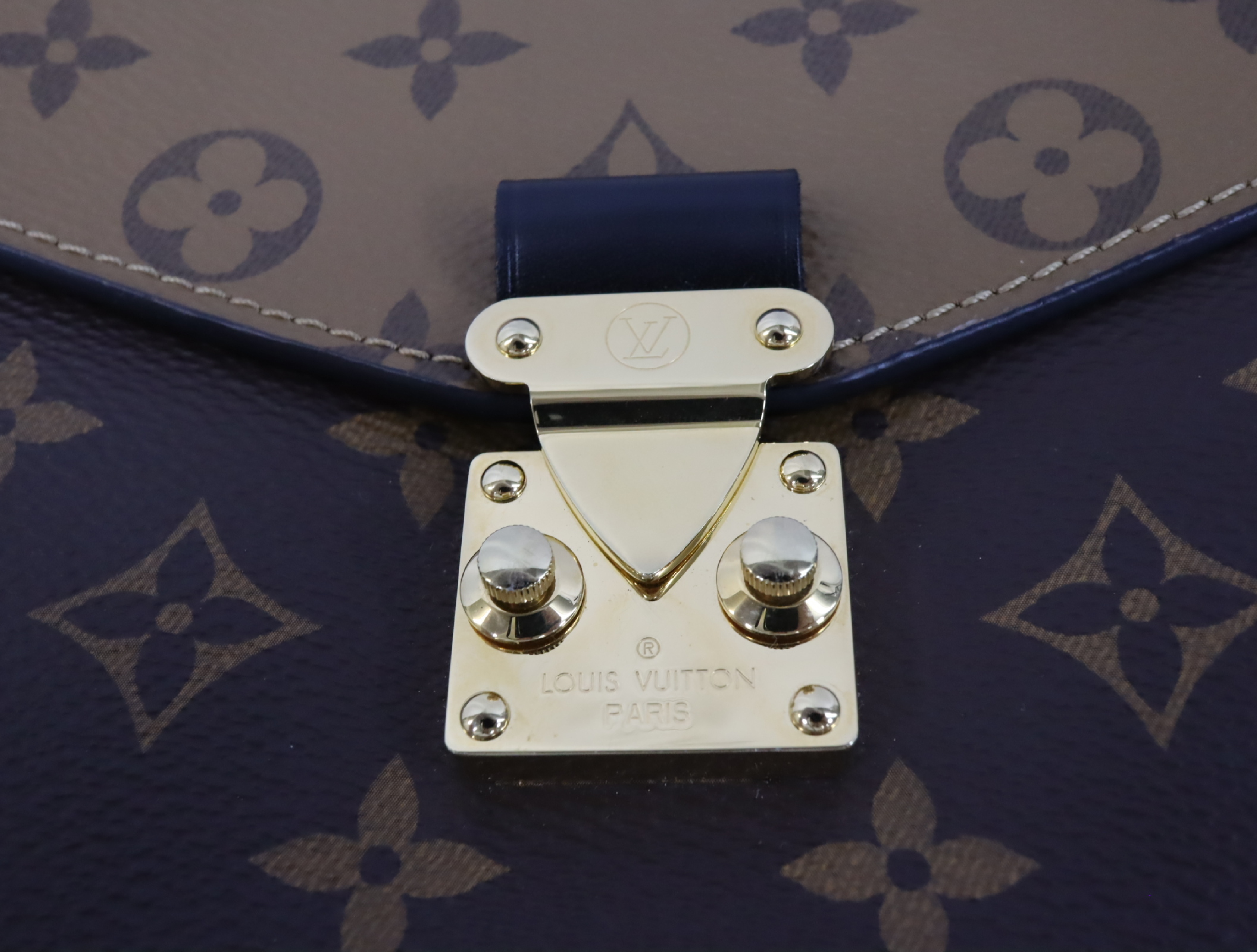 Monogram Reverse Pochette Metis MM M44876 Shoulder Bag (RFID detected) — view 10