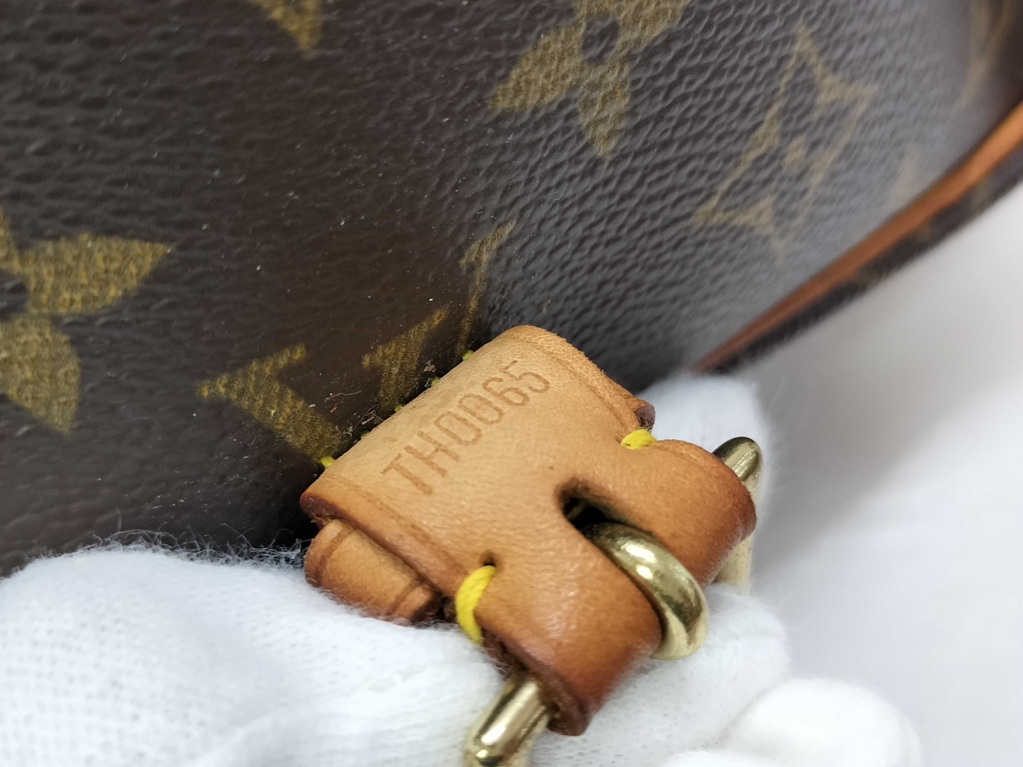 Monogram Louis Vuitton Sologne Shoulder Bag Monogram M42250 Shoulder Bag — view 9