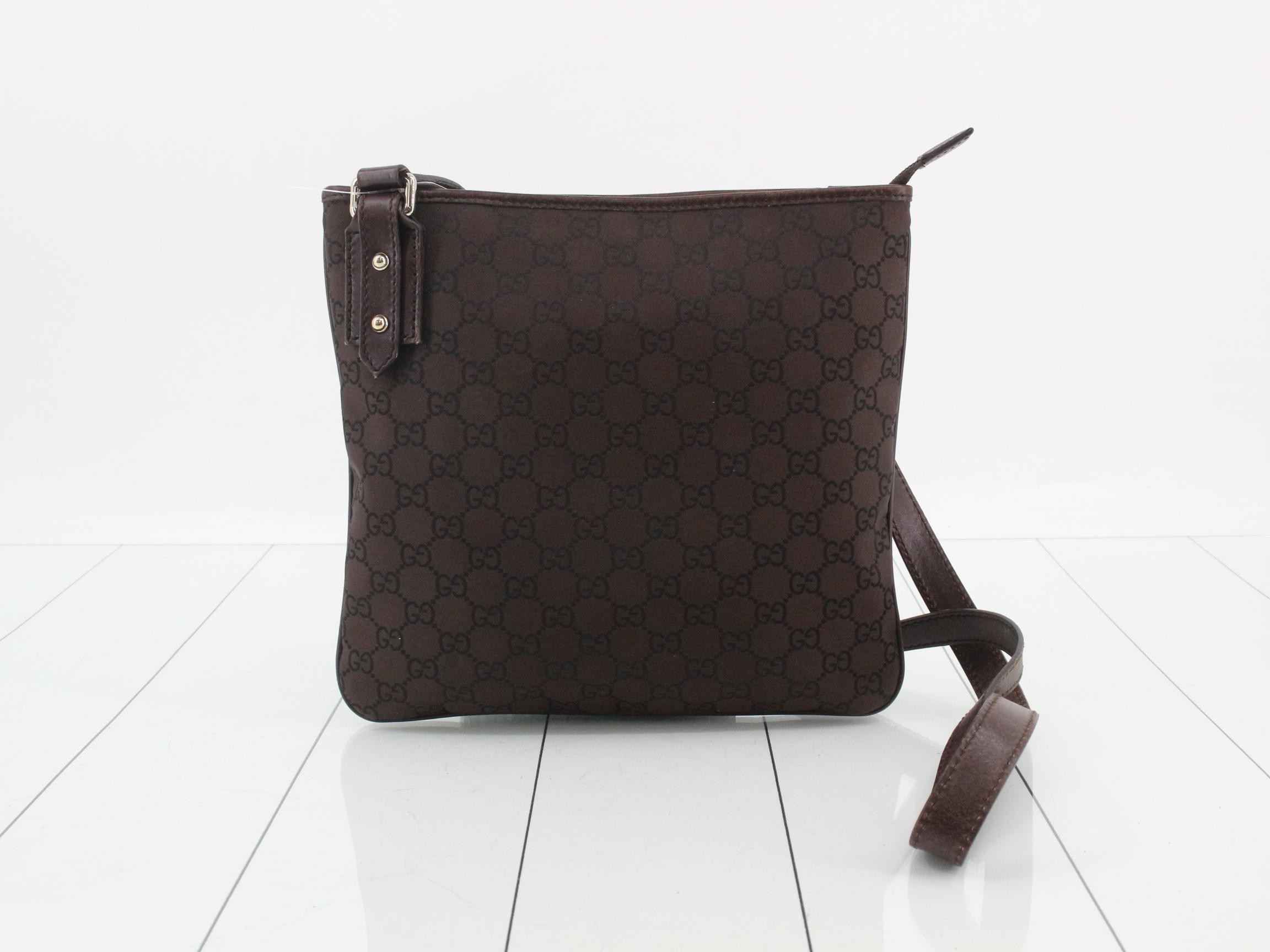GG Canvas Shoulder Bag