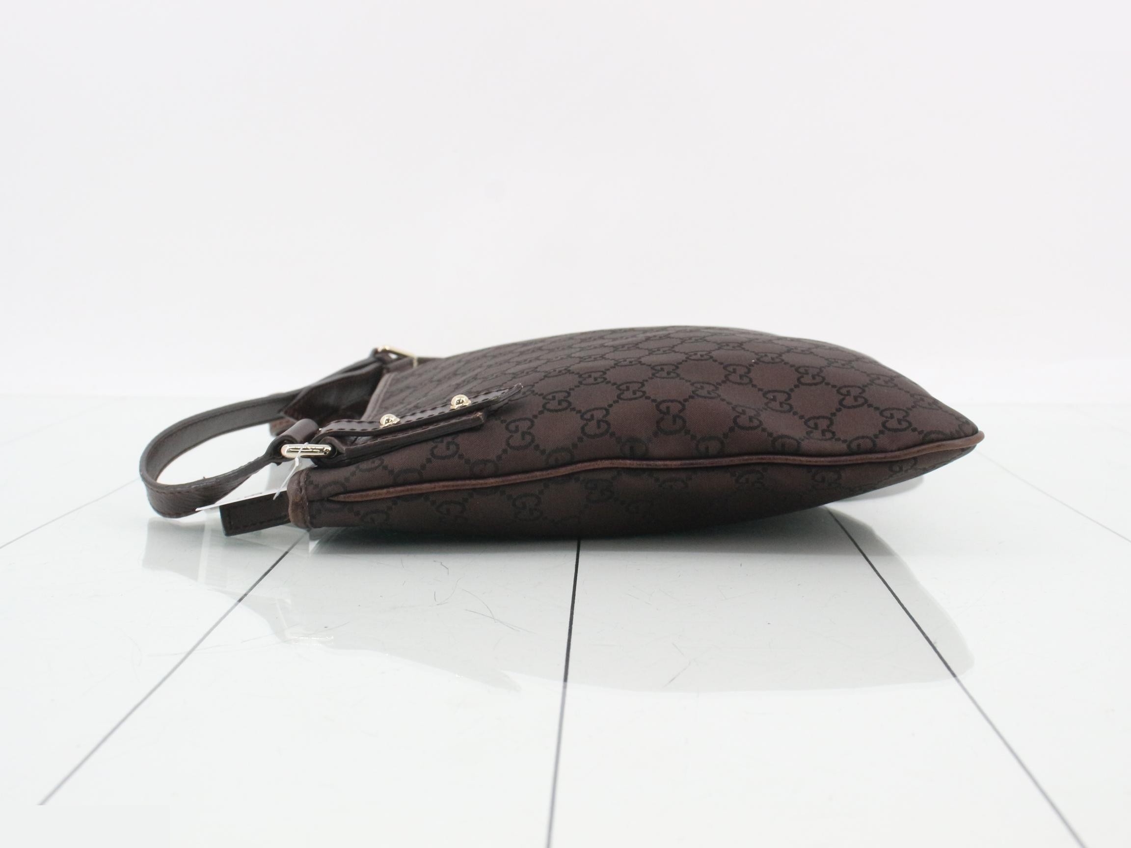 GG Canvas Shoulder Bag — view 4