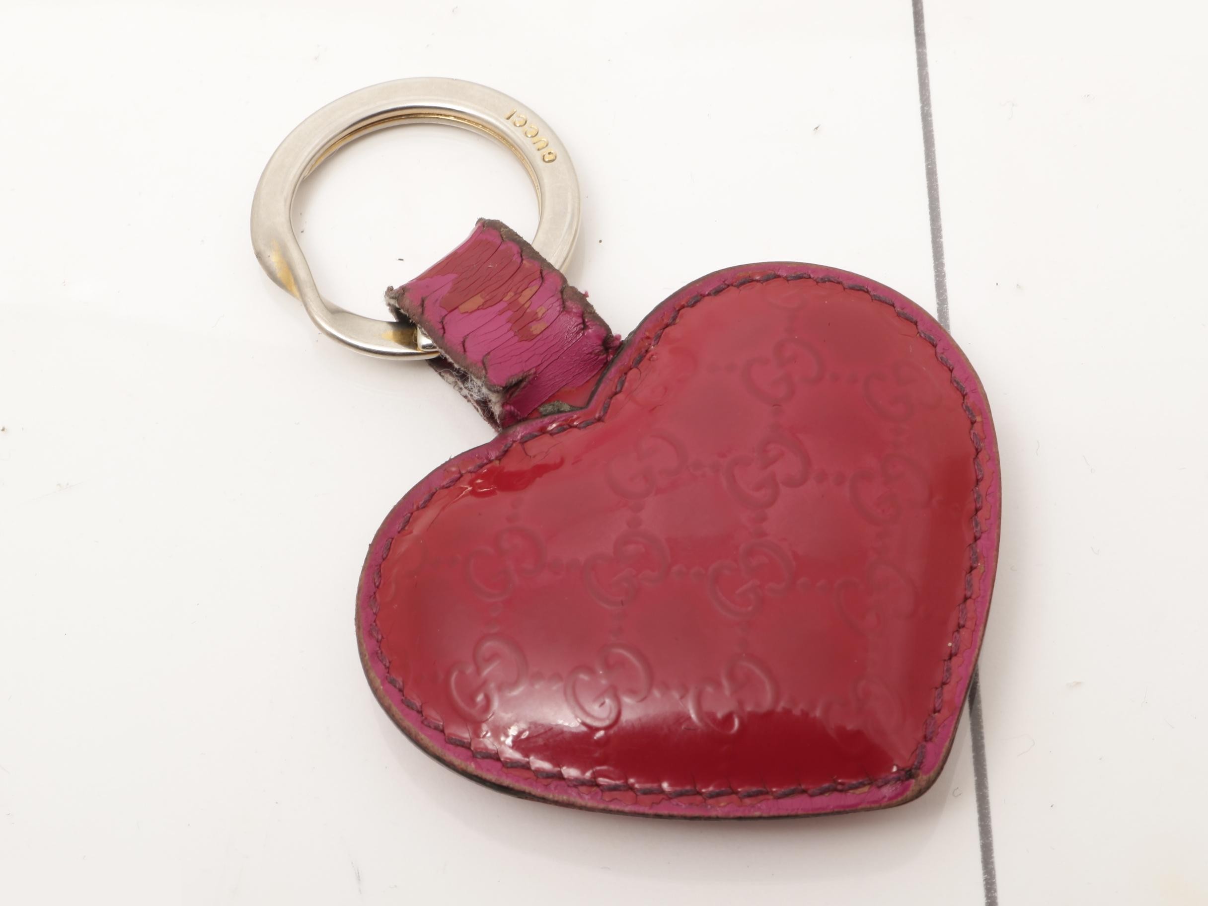 Heart-shaped key ring, pink enamel, silver hardware, warranty, box, dust bag. — view 2