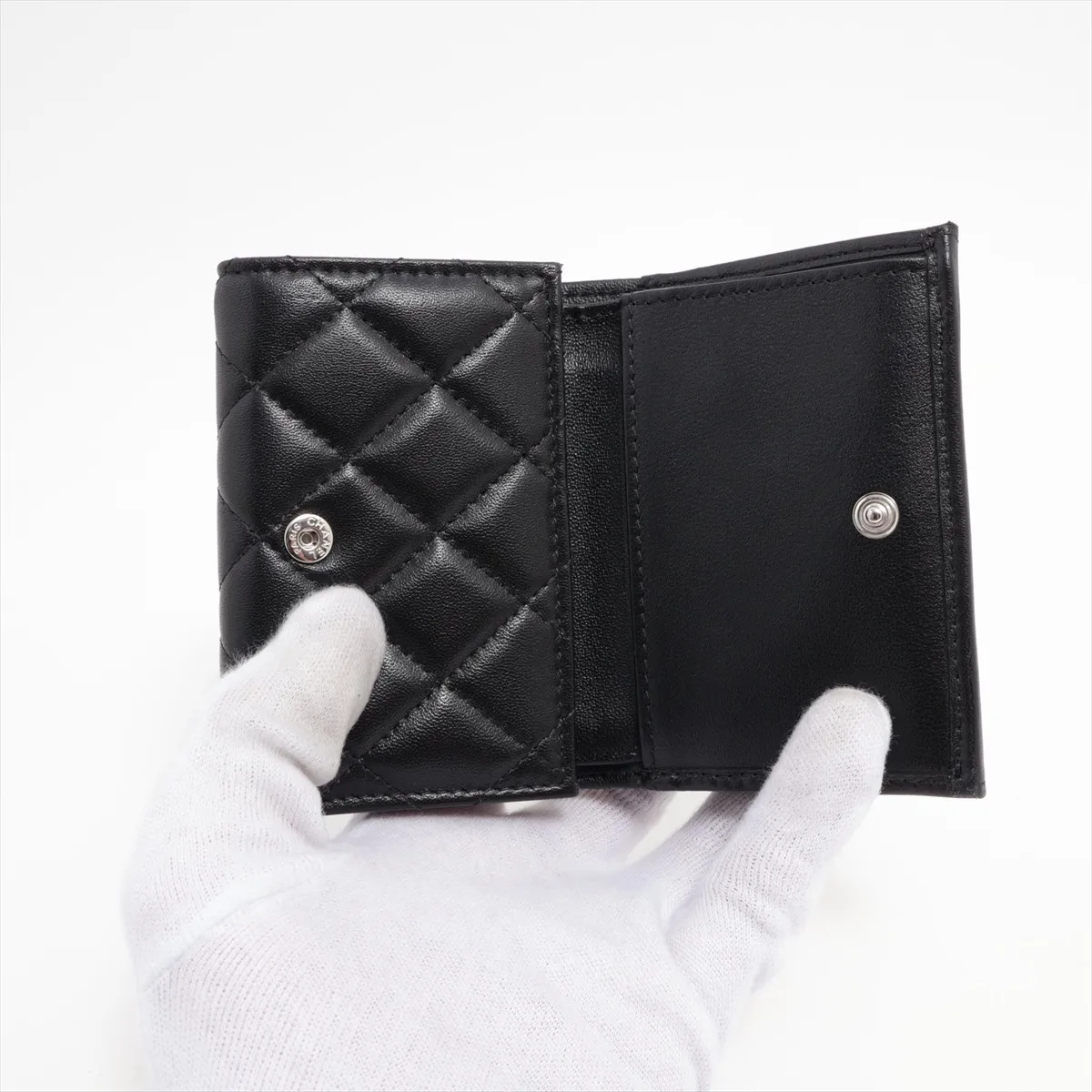 Matelasse Lambskin Compact Wallet Black Silver Hardware 31579720 — view 4