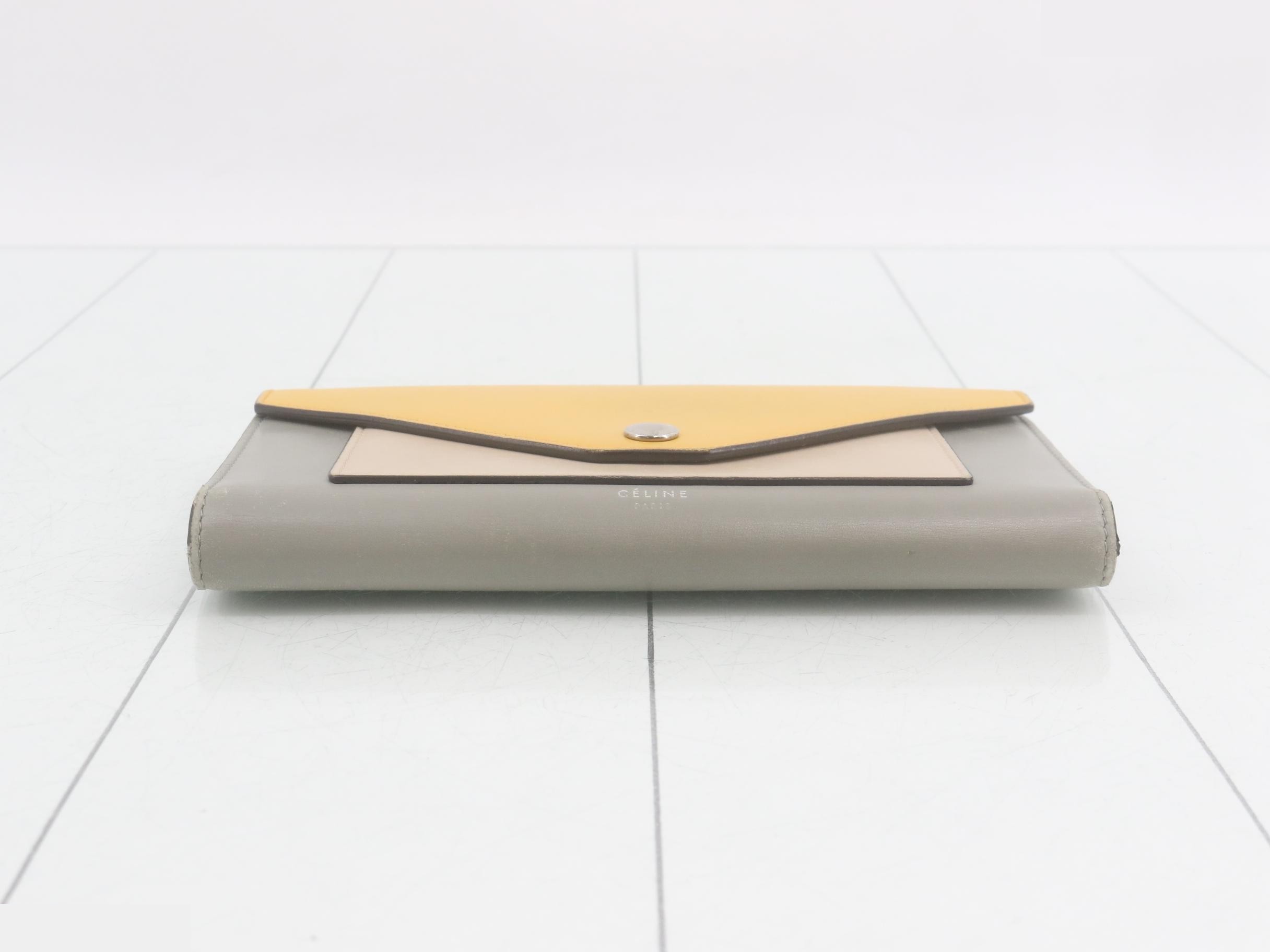 Tri-fold wallet — view 3