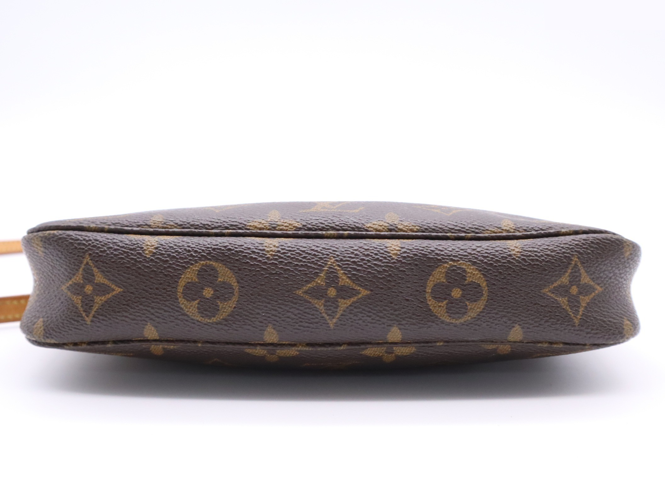 Pochette Accessoires (old model) with shoulder strap — view 4