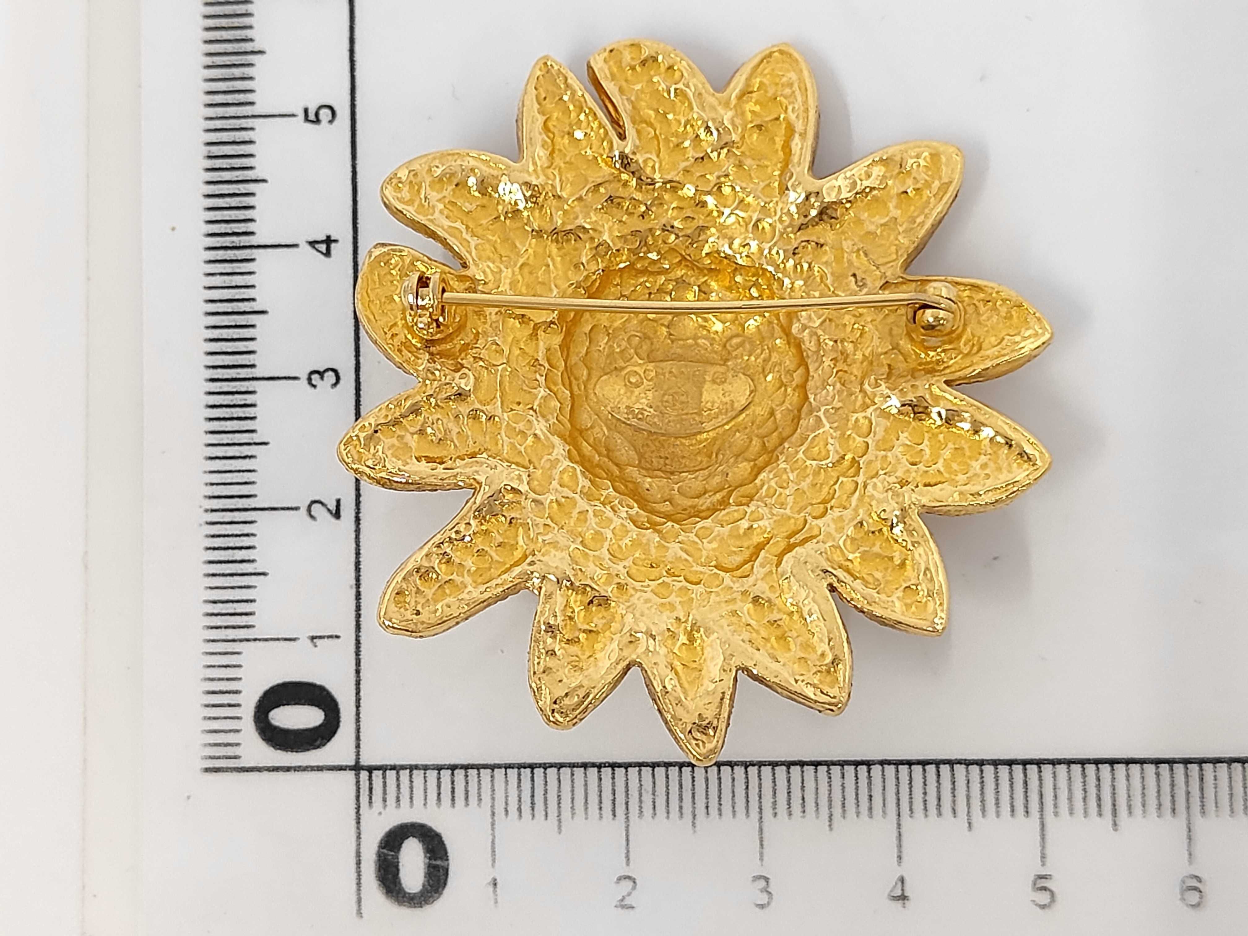 Brooch, Chanel Lion, Gold Color, 22.8g — view 3