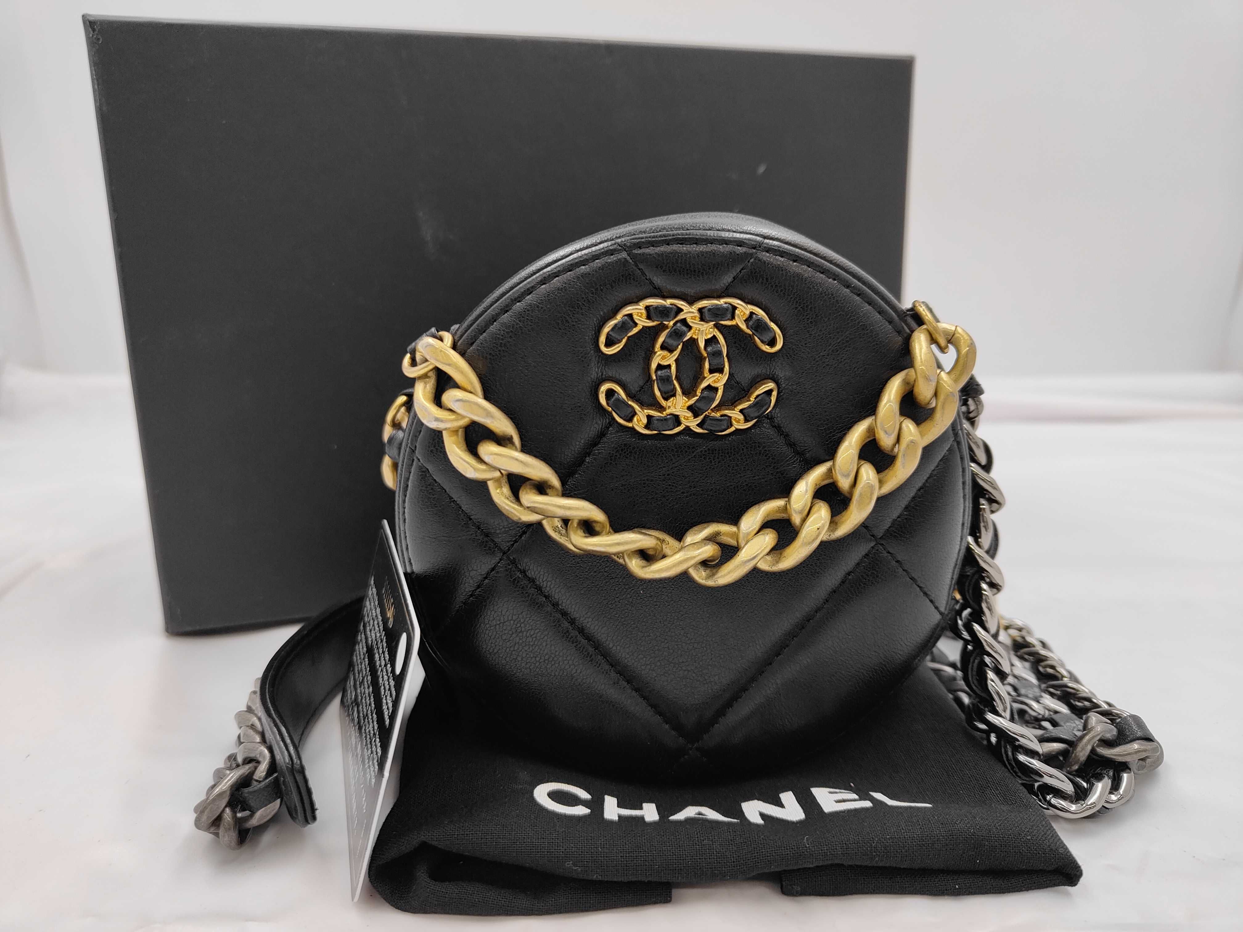 19 Matelassé Shoulder Bag