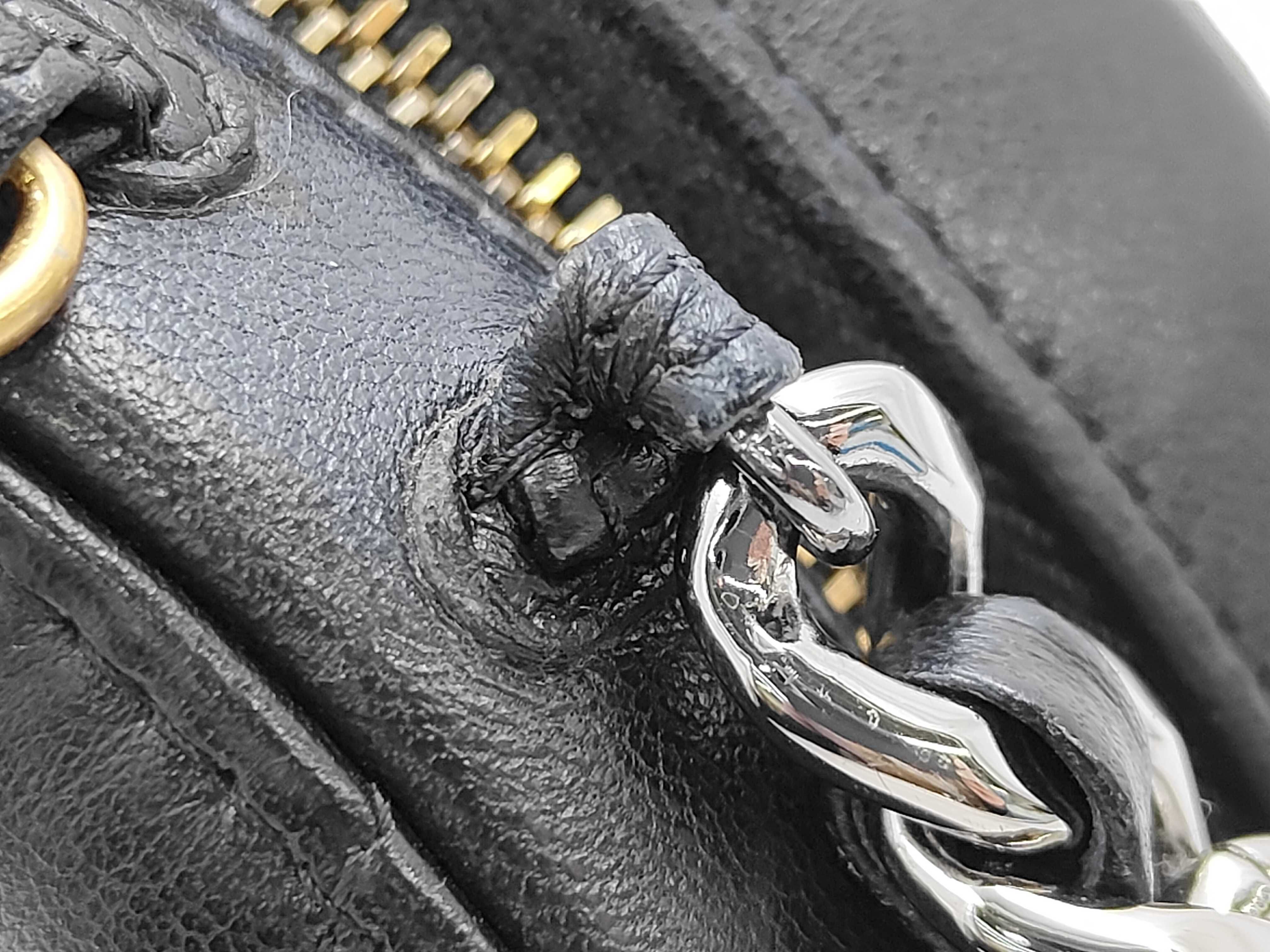 19 Matelassé Shoulder Bag — view 7