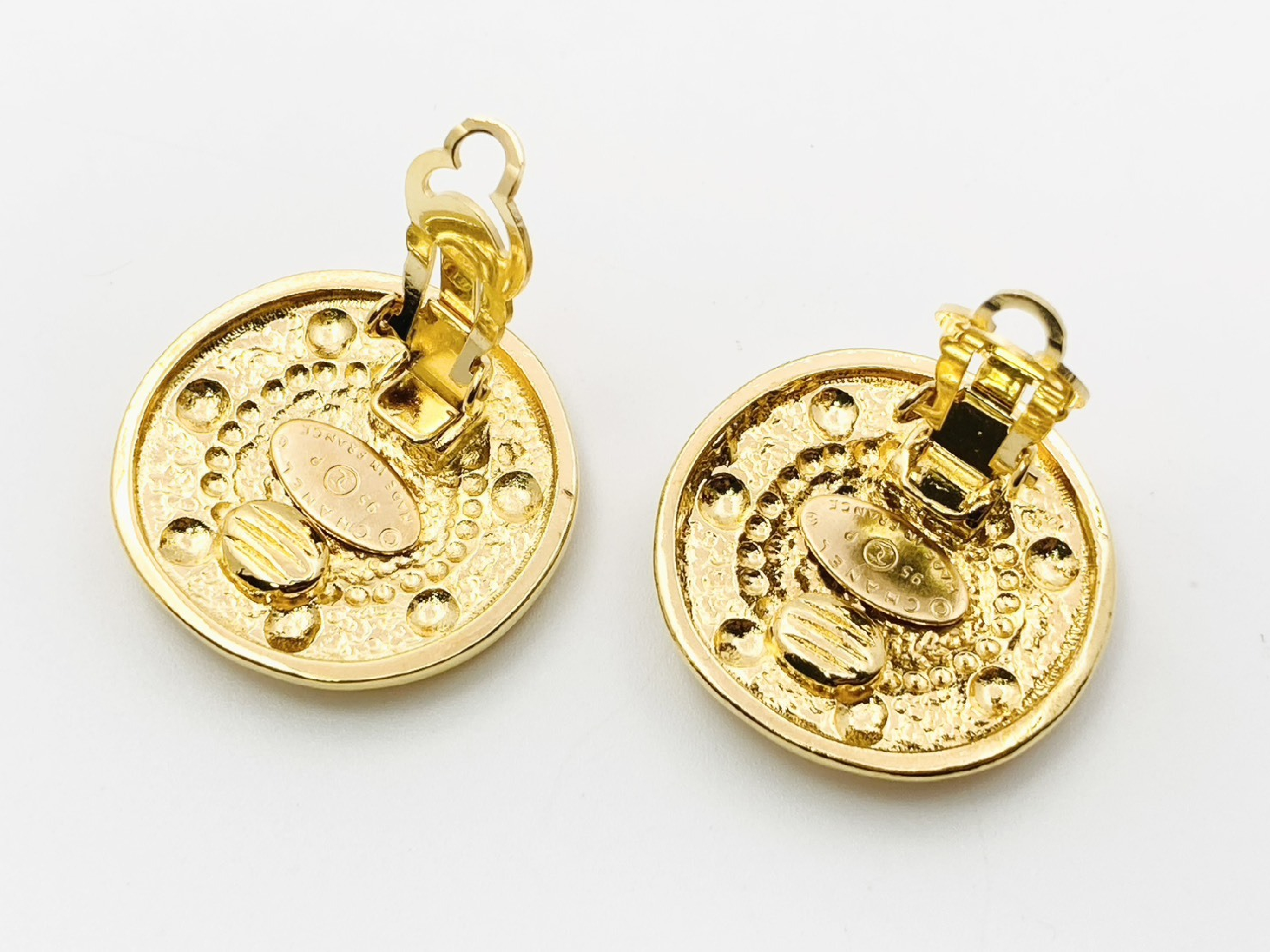 Coco Mark Round Earrings 95P Gold Earrings — view 3