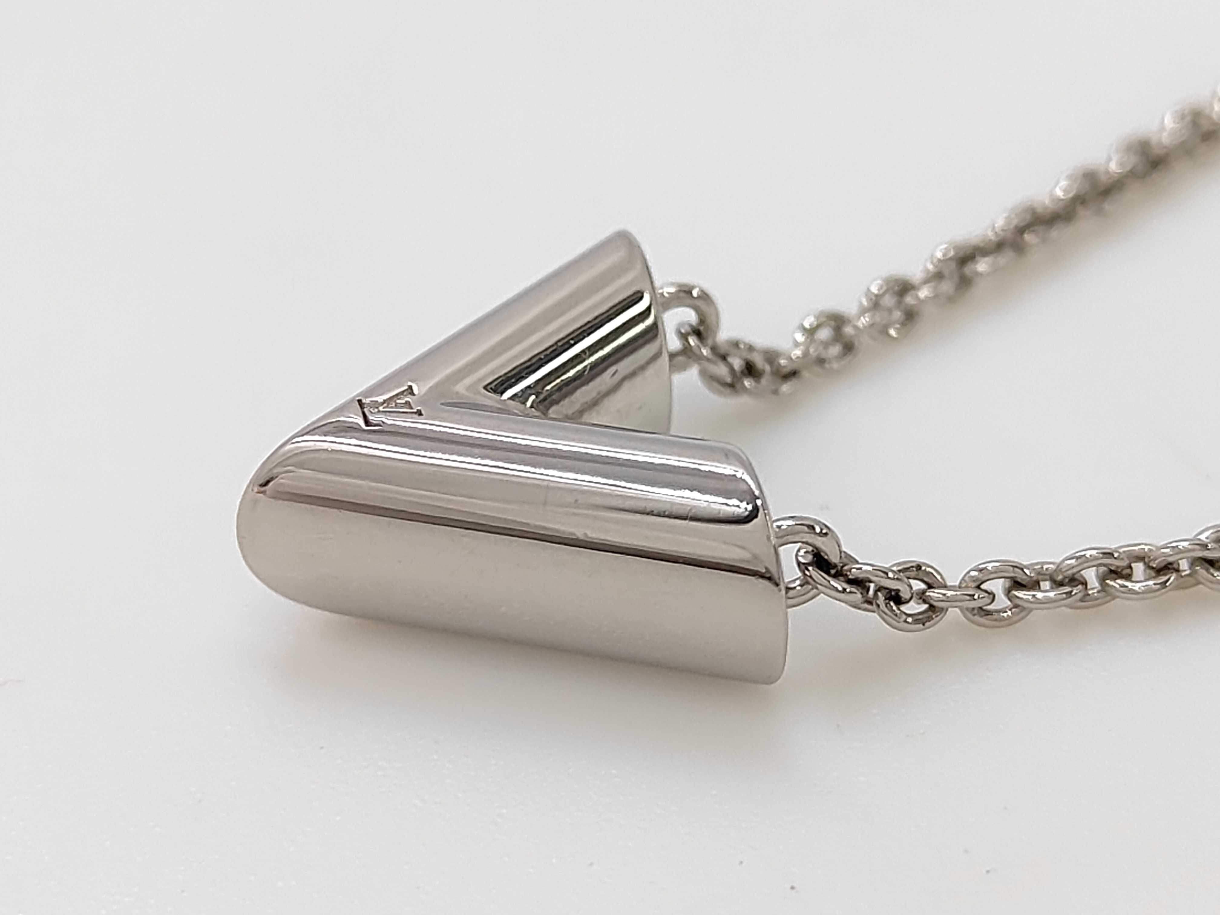 Essential V Necklace M63197 — view 3
