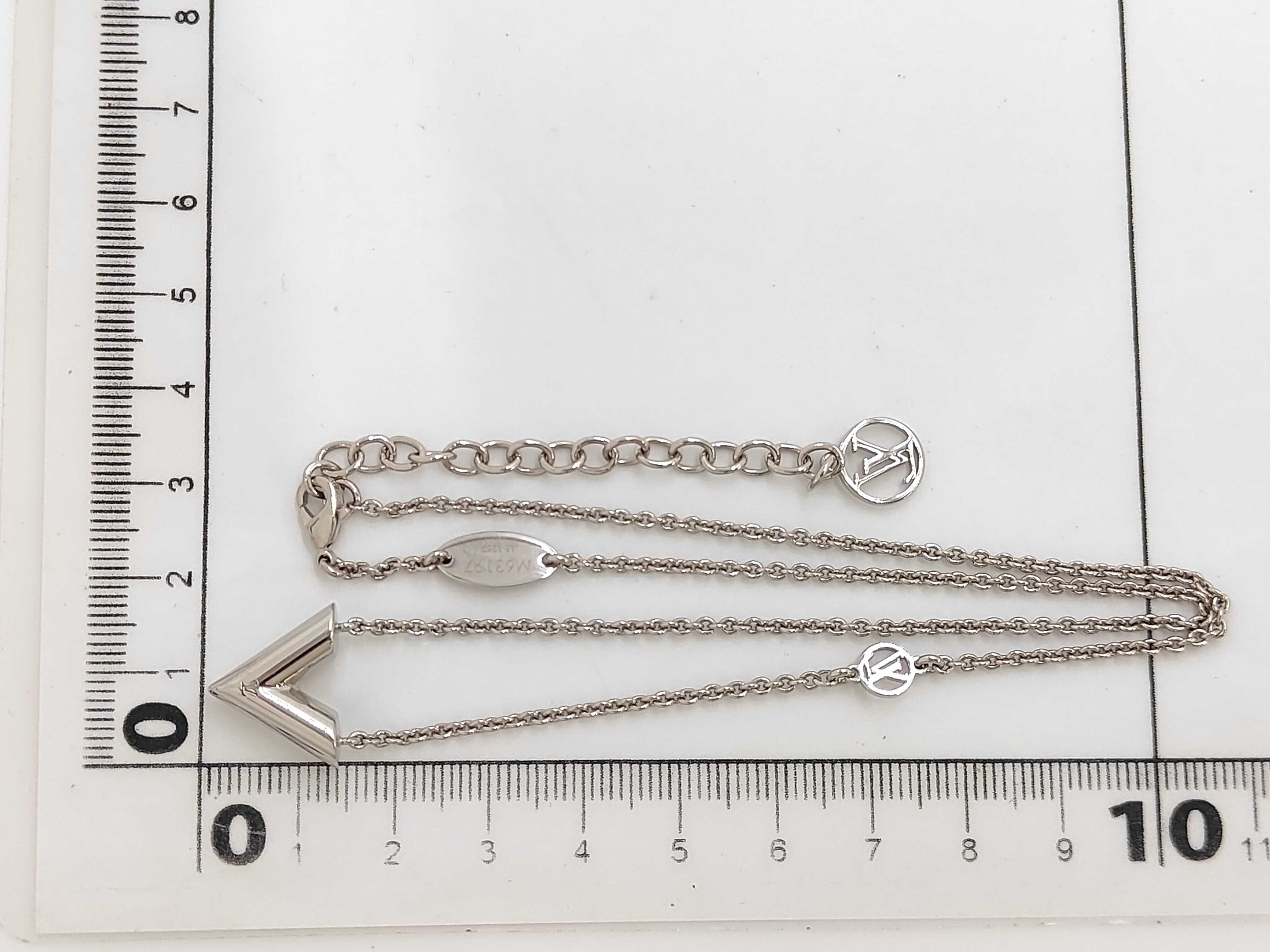 Essential V Necklace M63197 — view 8