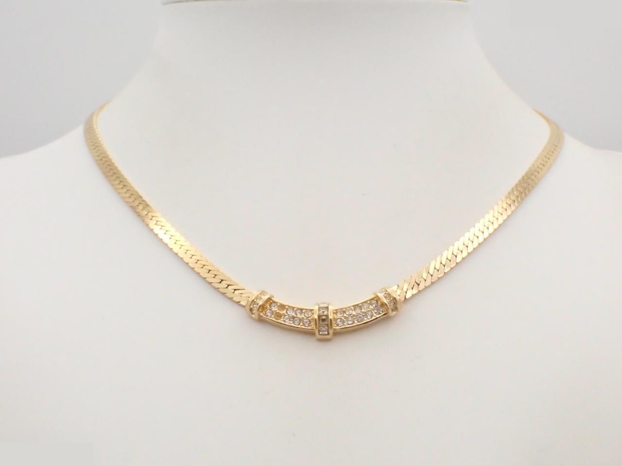 Gold-colored necklace, approximately 42cm in circumference. — view 3