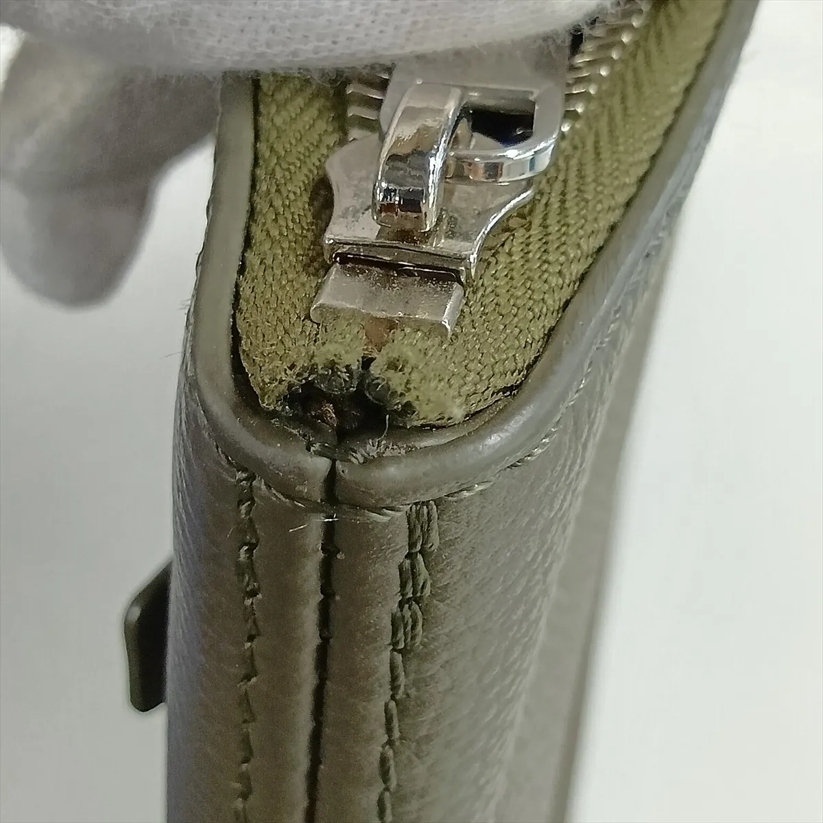LV Aerogram Takeoff Pouch M81735 Khaki (RFID detected) — view 10
