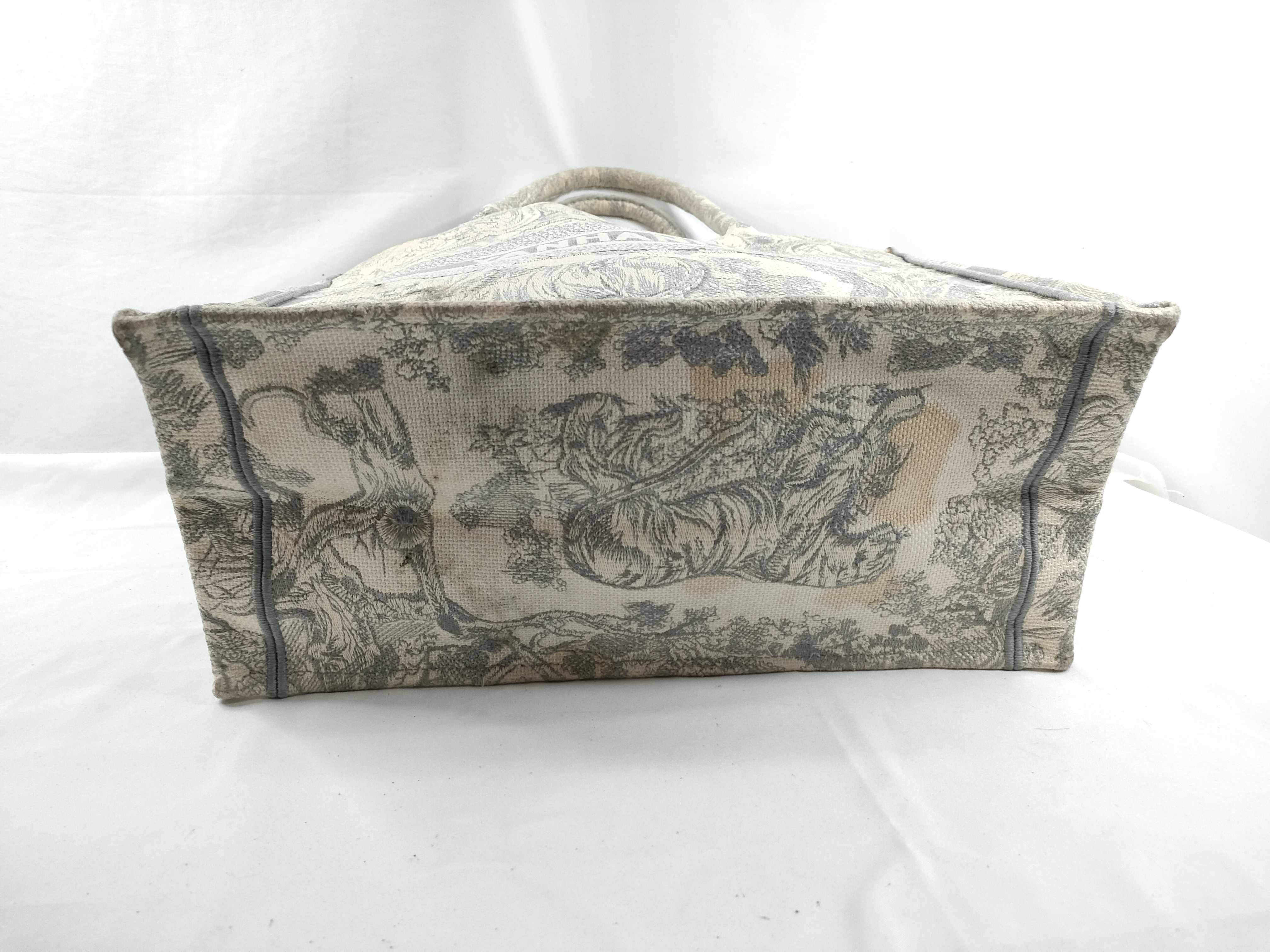Book Tote Medium with Initials — view 4