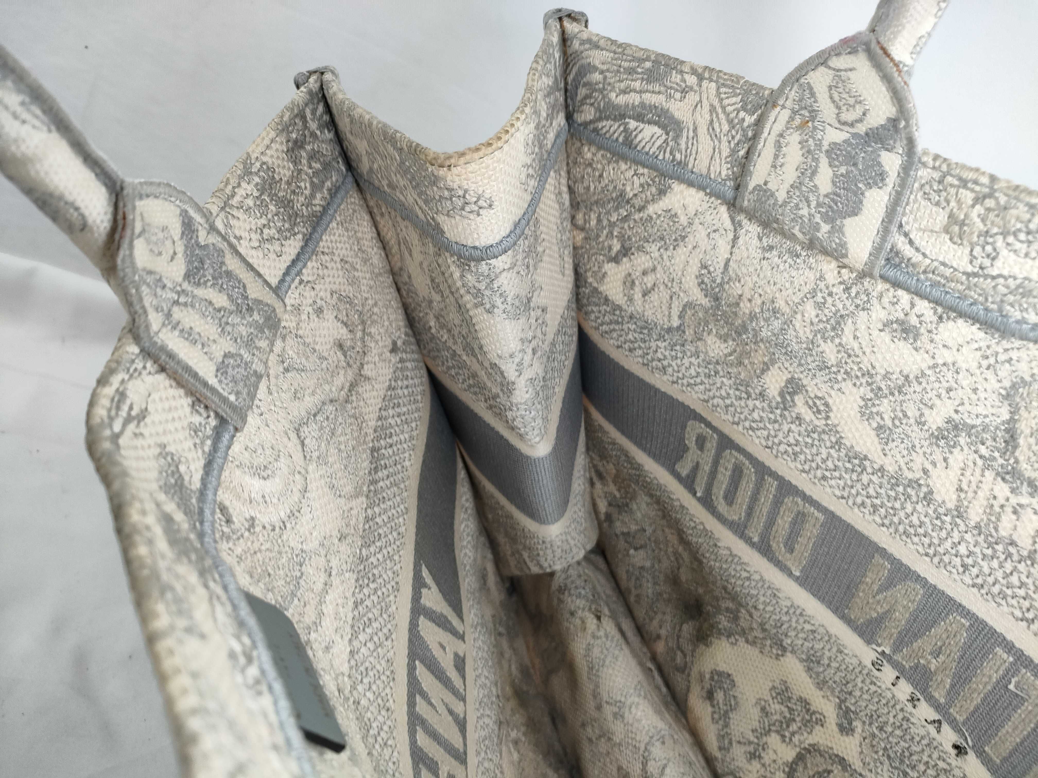 Book Tote Medium with Initials — view 9
