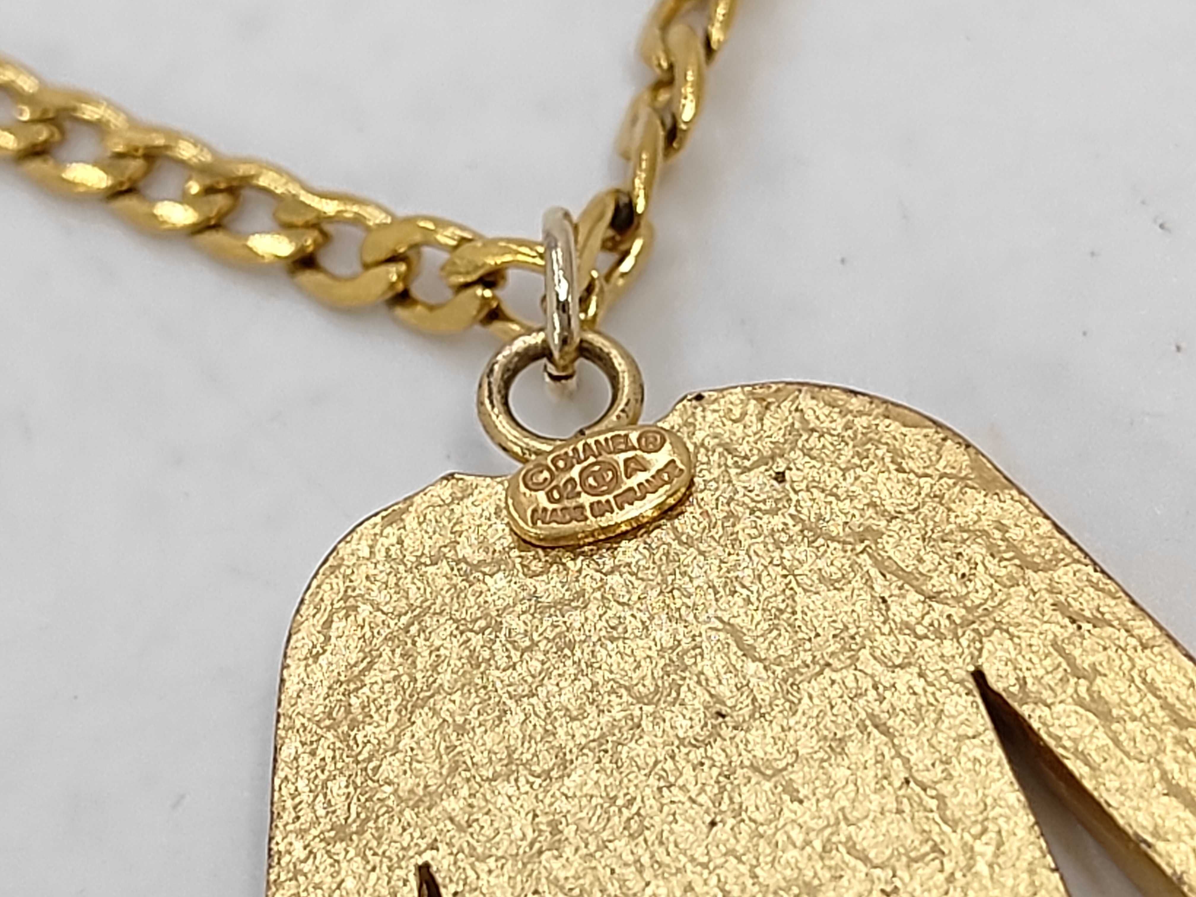 Jacket Motif Rhinestone Necklace 02A — view 3