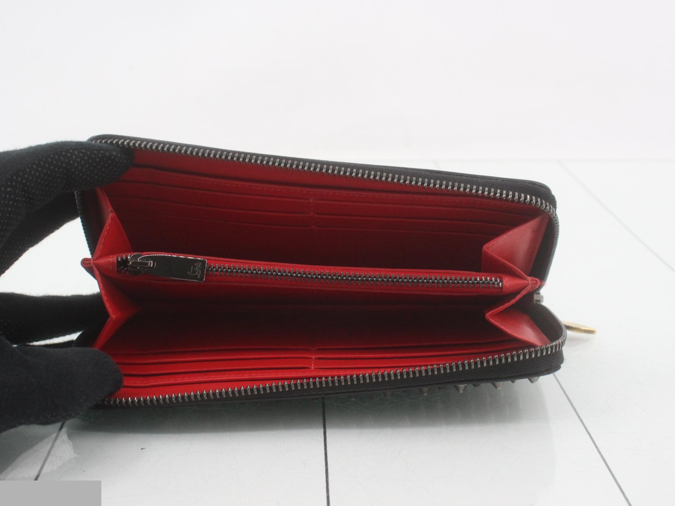 Other lines: Bags and Wallets — view 4