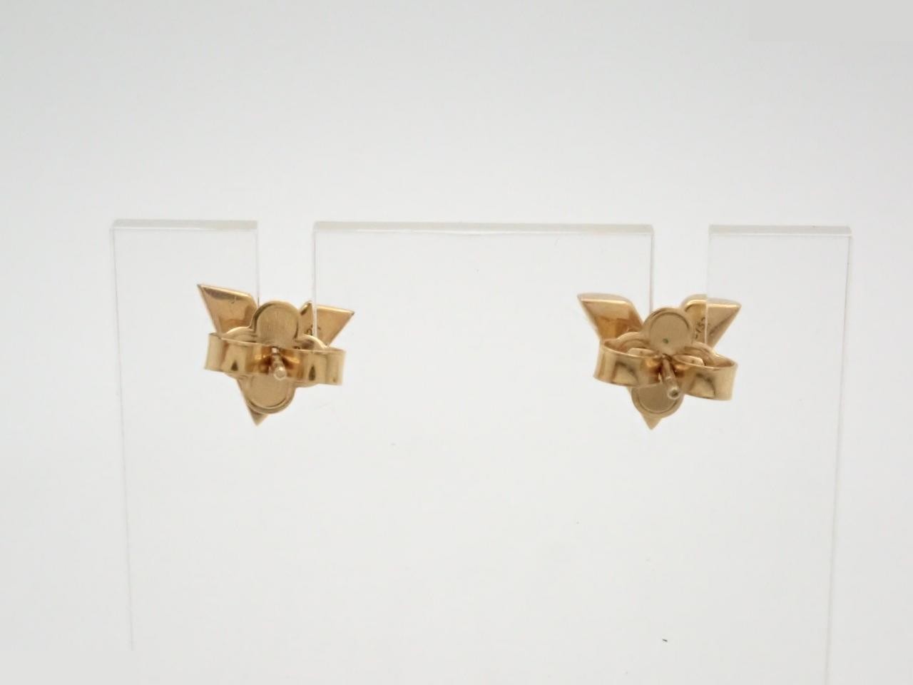 Essential V Earrings M68153 — view 2