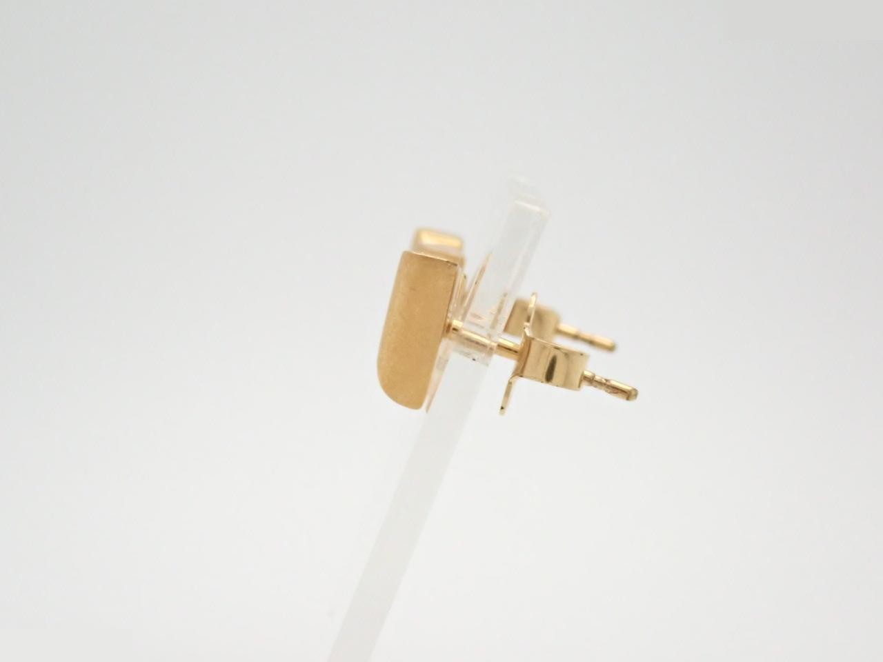 Essential V Earrings M68153 — view 3